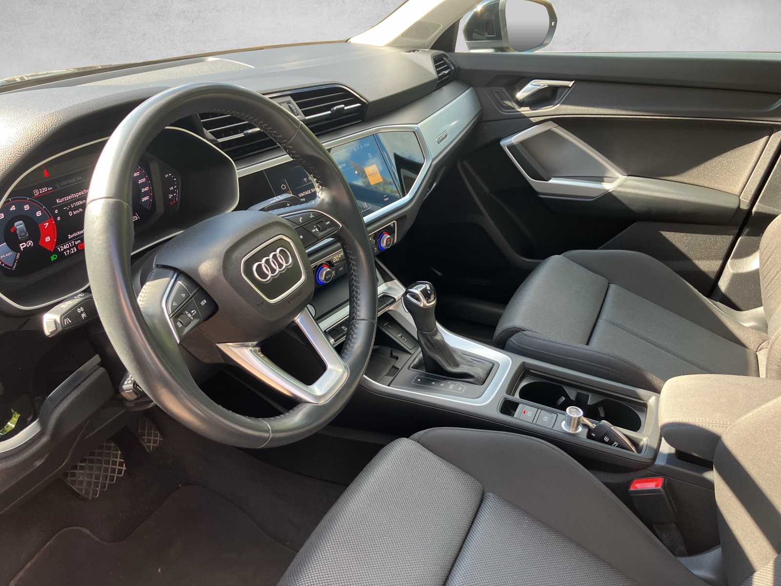 AUDI Q3 40 TFSI advanced quattro S-tronic-image-5