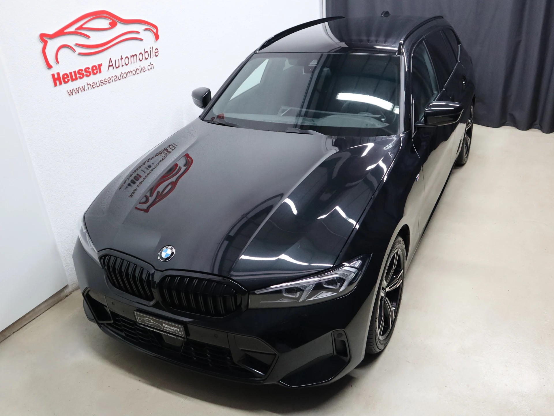 BMW 330i Touring xDrive Steptronic M Sport - Live Cockpit - Navi - AHK - Kamera - 245 PS-showroom-element-2