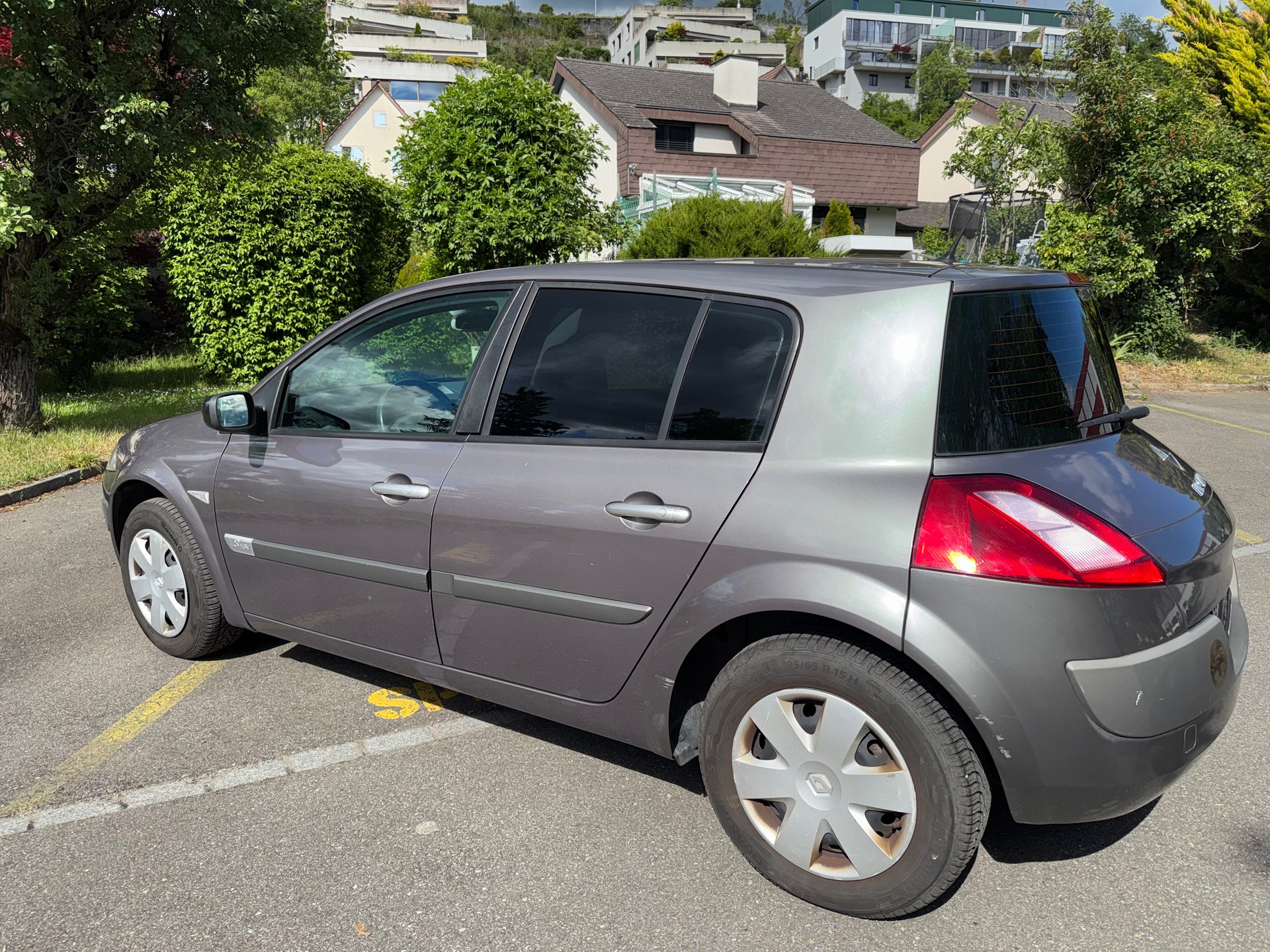 RENAULT Mégane 1.6 16V Authentique Confort-image-1