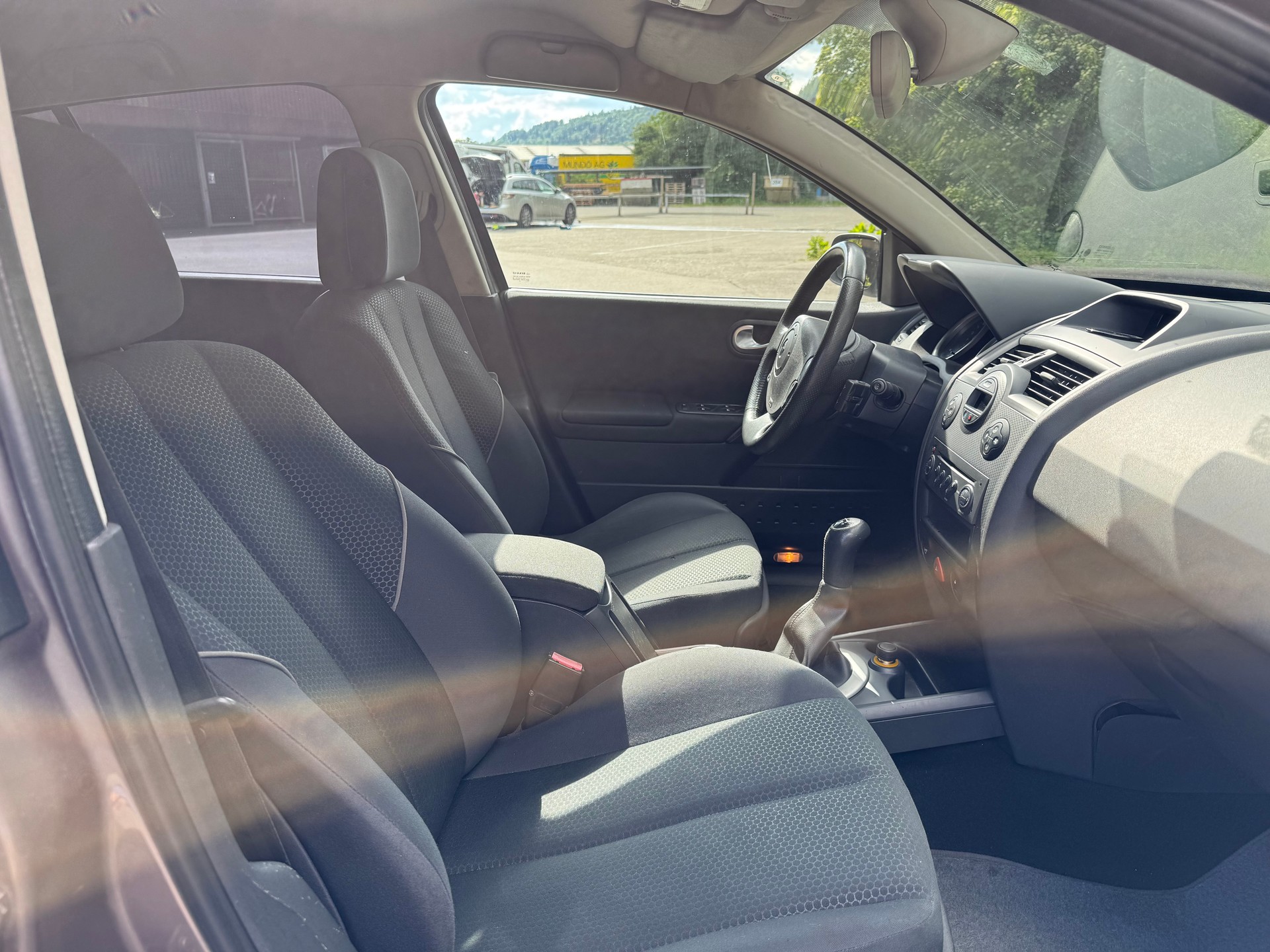 RENAULT Mégane 1.6 16V Authentique Confort-image-9