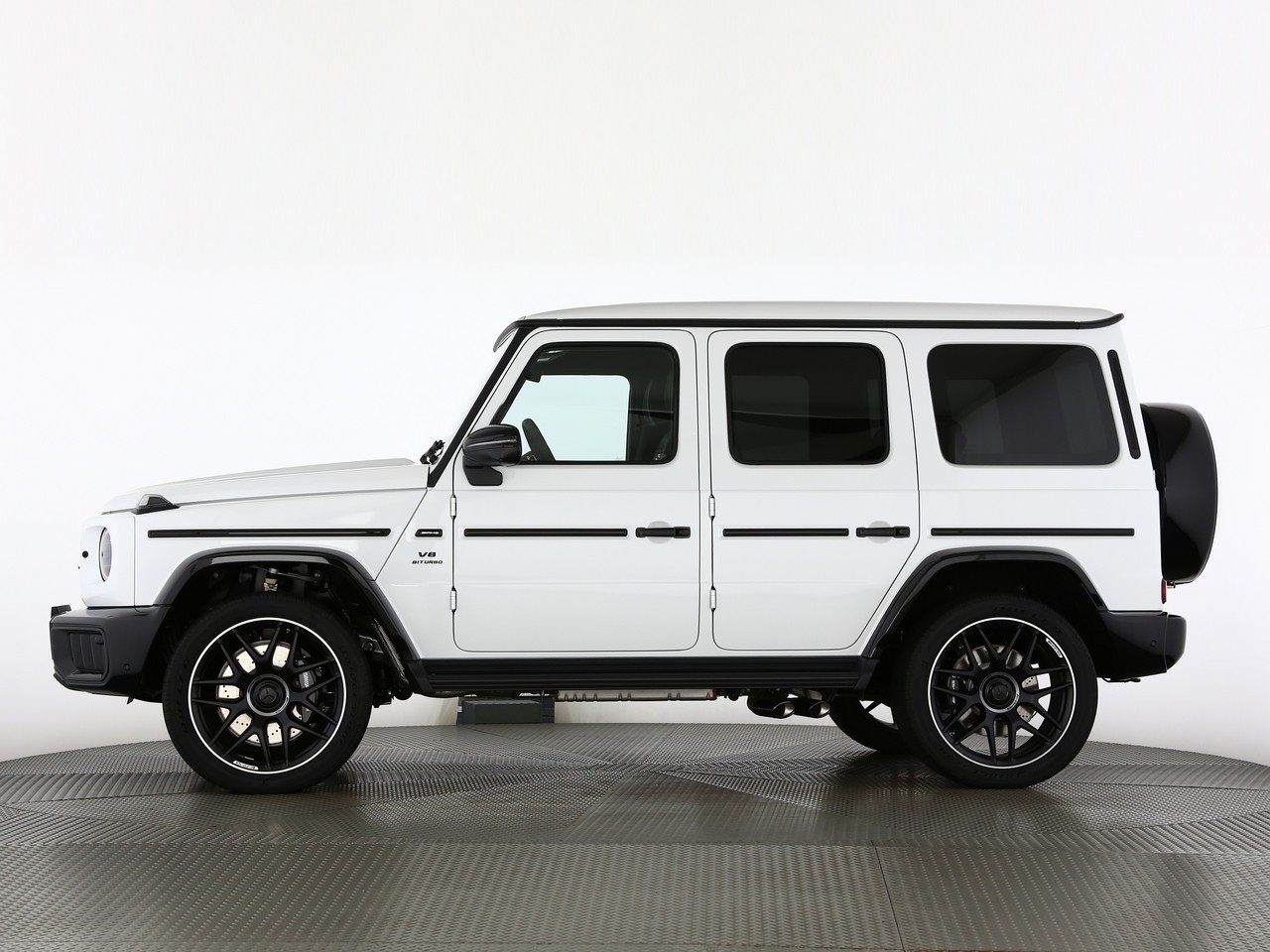 MERCEDES-BENZ G 63 AMG 9G-Tronic-showroom-element-1
