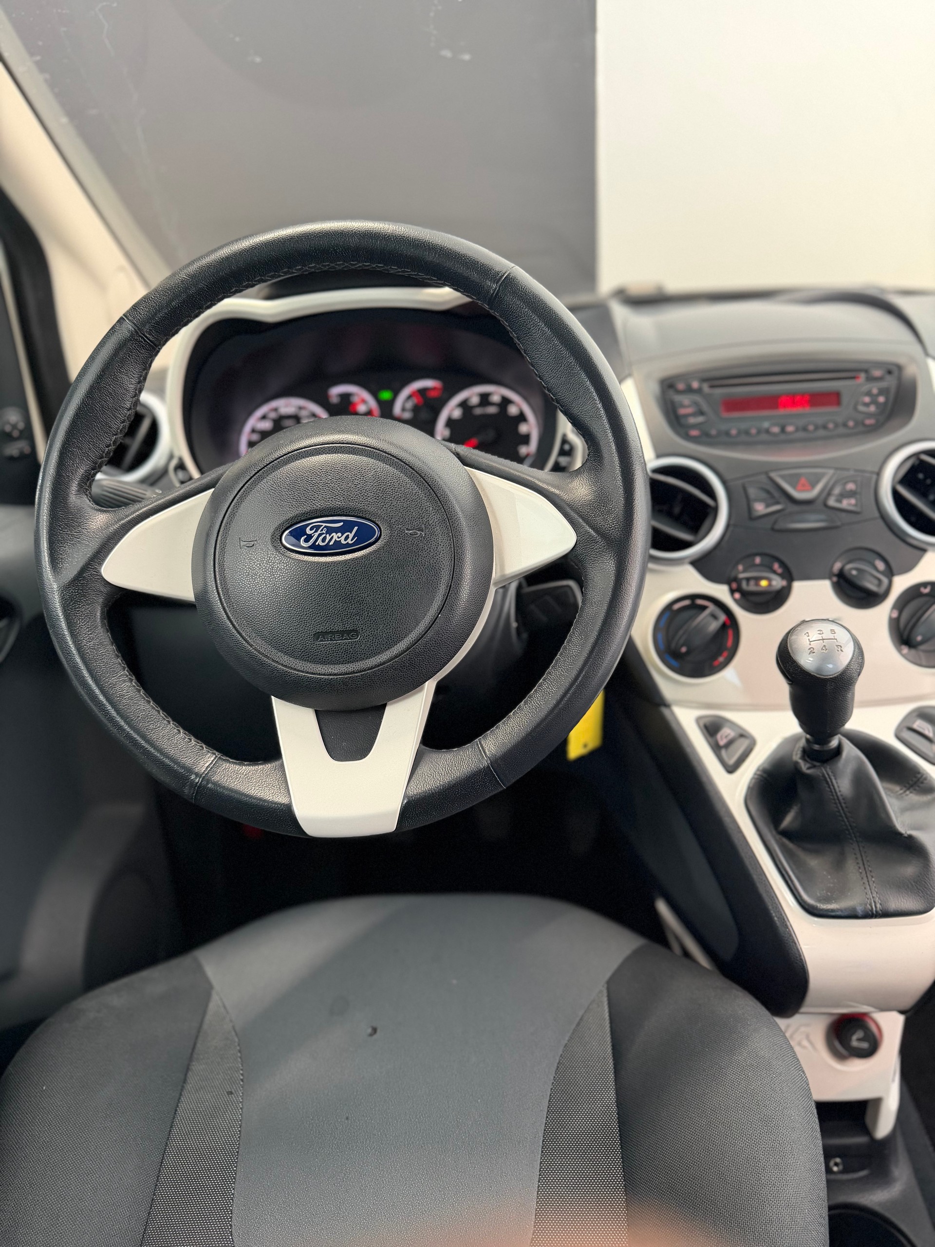 FORD KA 1.25 Ambiente ***CH-Fahrzeug***-image-7