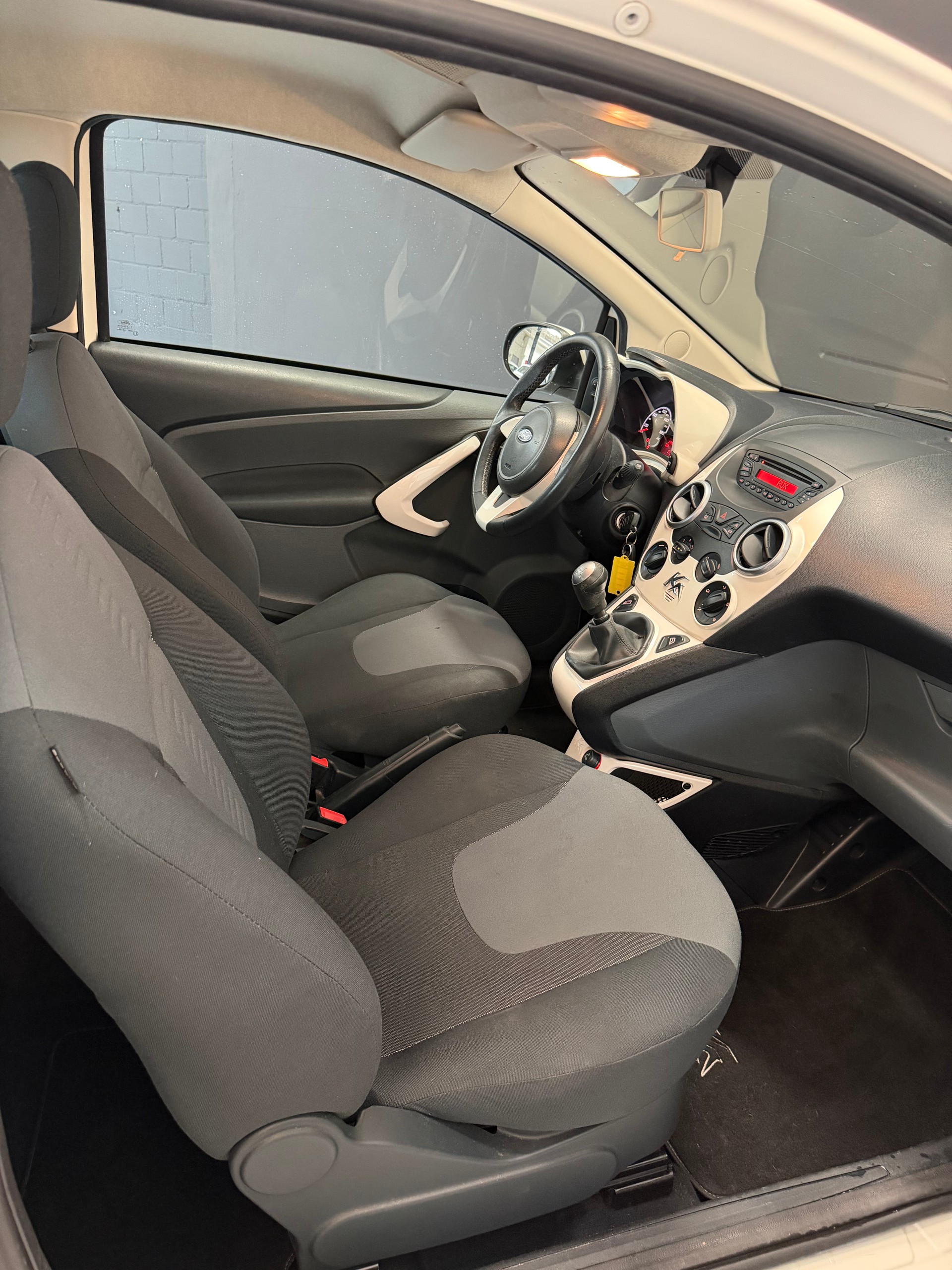 FORD KA 1.25 Ambiente ***CH-Fahrzeug***-image-11