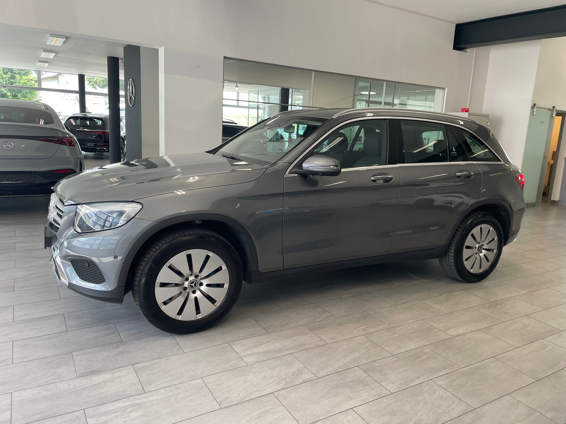 MERCEDES-BENZ GLC 350 e Exclusive 4Matic 7G-Tronic-showroom-element-3