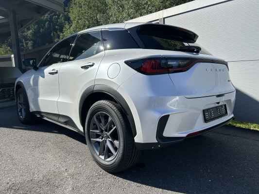 LEXUS LBX FWD Impression-image-3