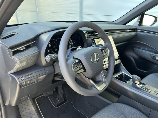 LEXUS LBX FWD Impression-image-7