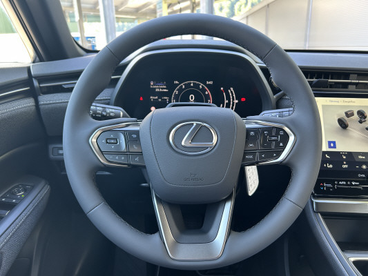LEXUS LBX FWD Impression-image-8