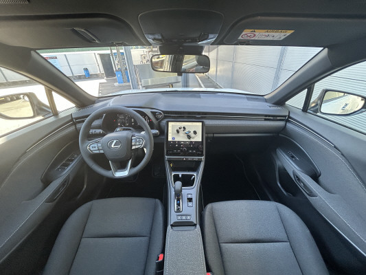 LEXUS LBX FWD Impression-image-5