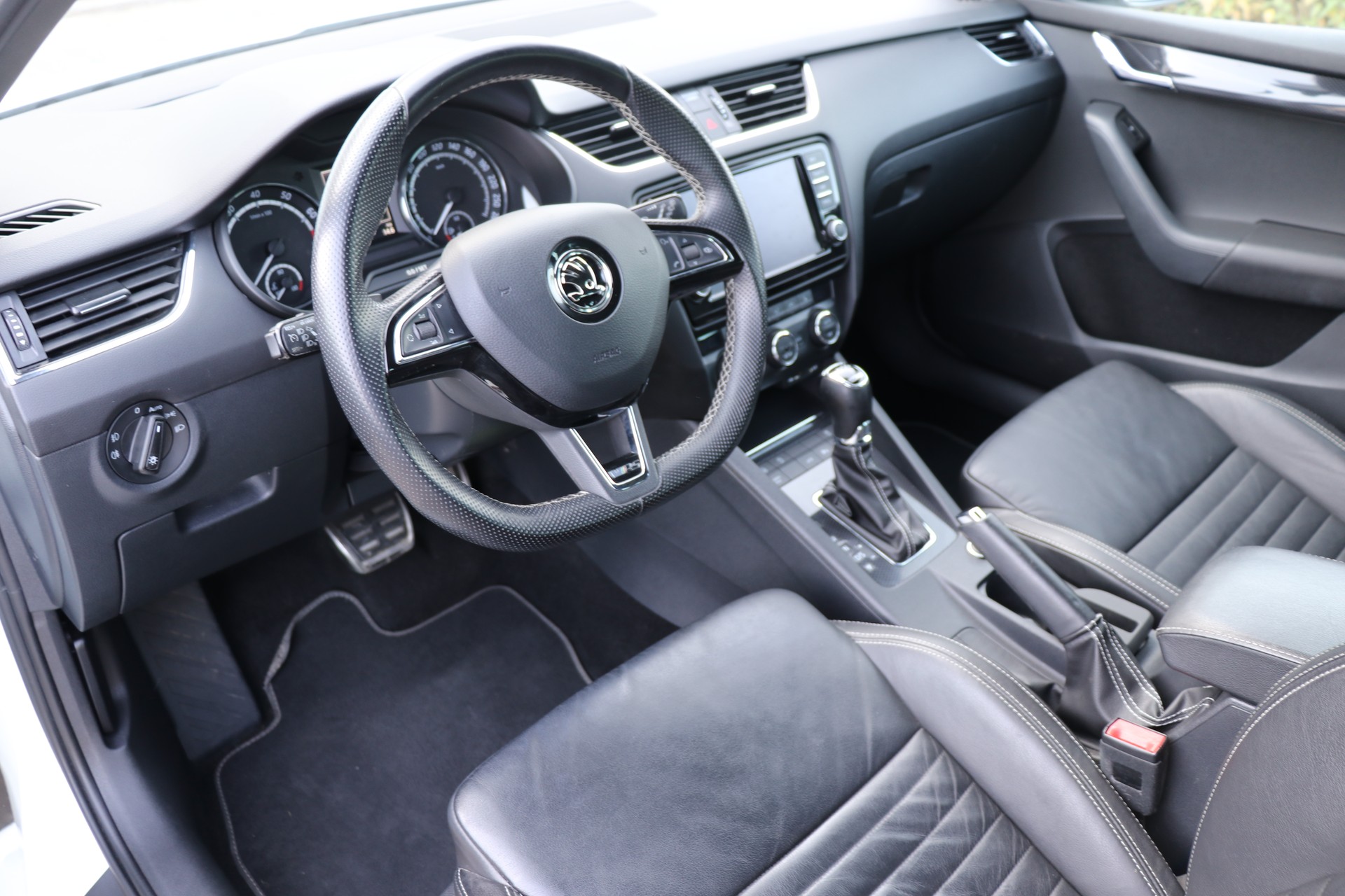 SKODA Octavia Combi 2.0 TSI RS DSG-image-7