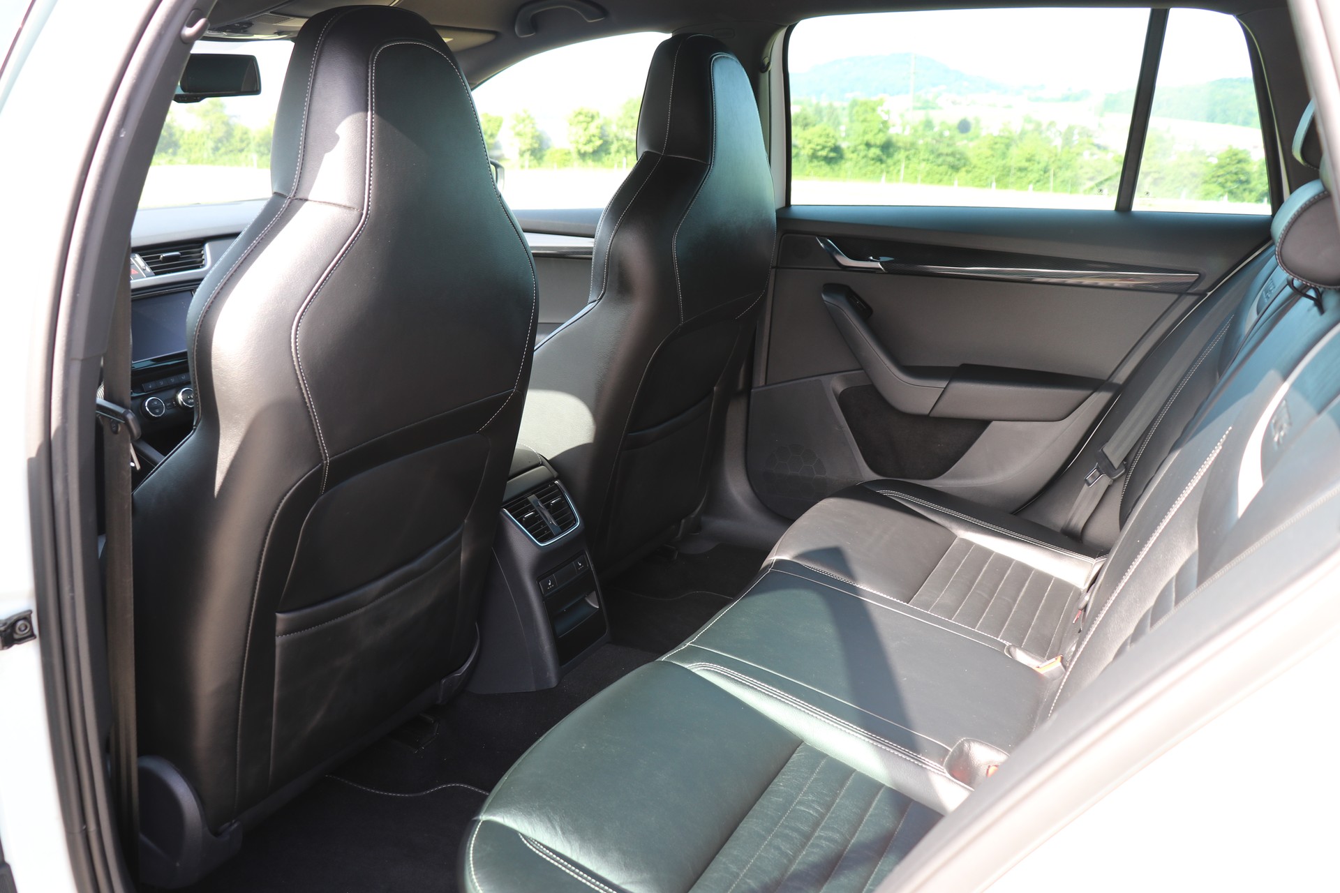 SKODA Octavia Combi 2.0 TSI RS DSG-image-6