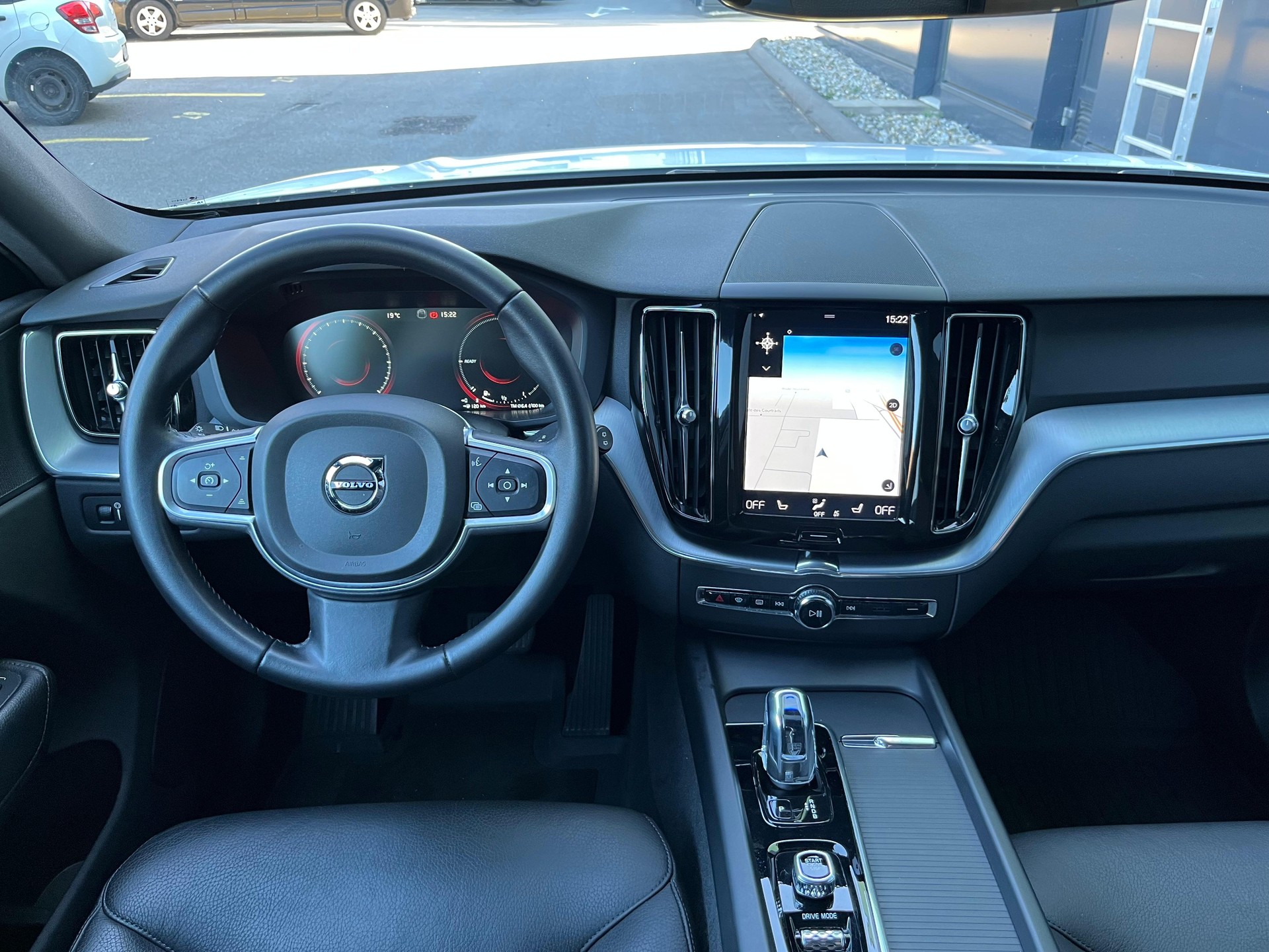 VOLVO XC60 T8 eAWD Momentum Geartronic-image-14