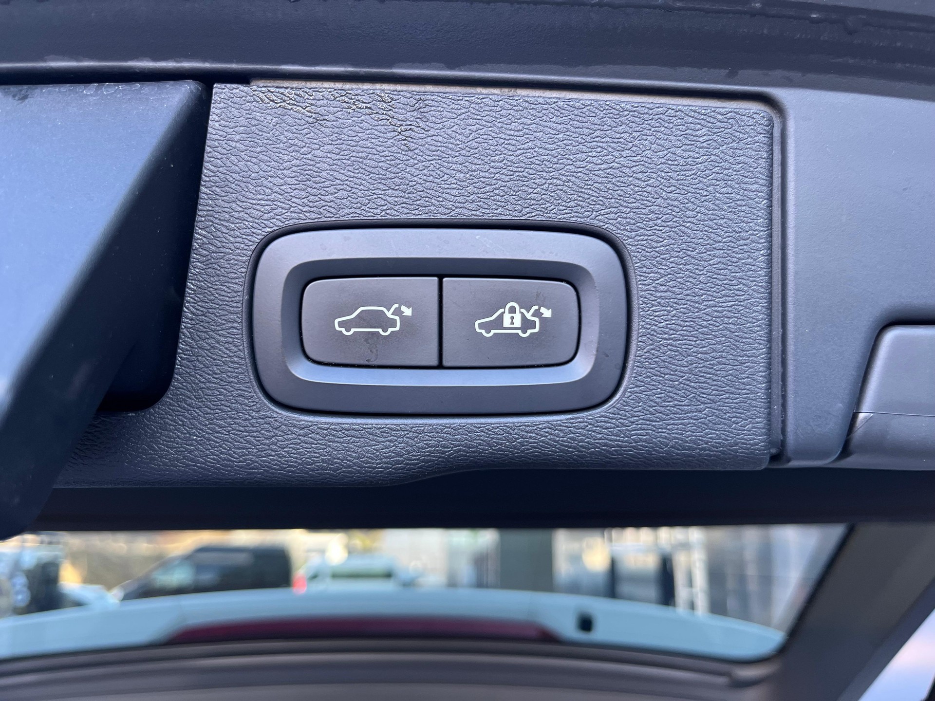 VOLVO XC60 T8 eAWD Momentum Geartronic-image-12