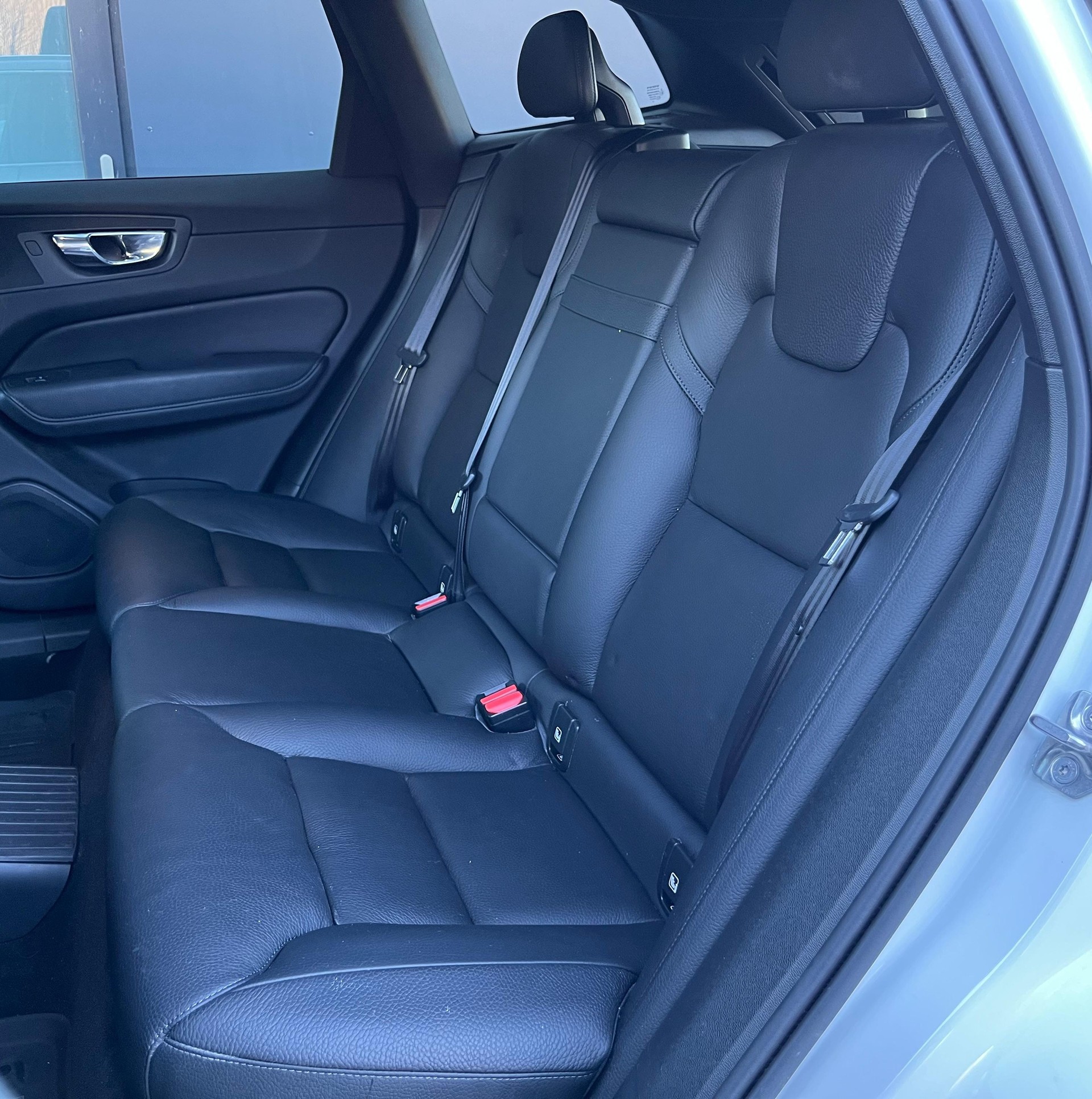VOLVO XC60 T8 eAWD Momentum Geartronic-image-11