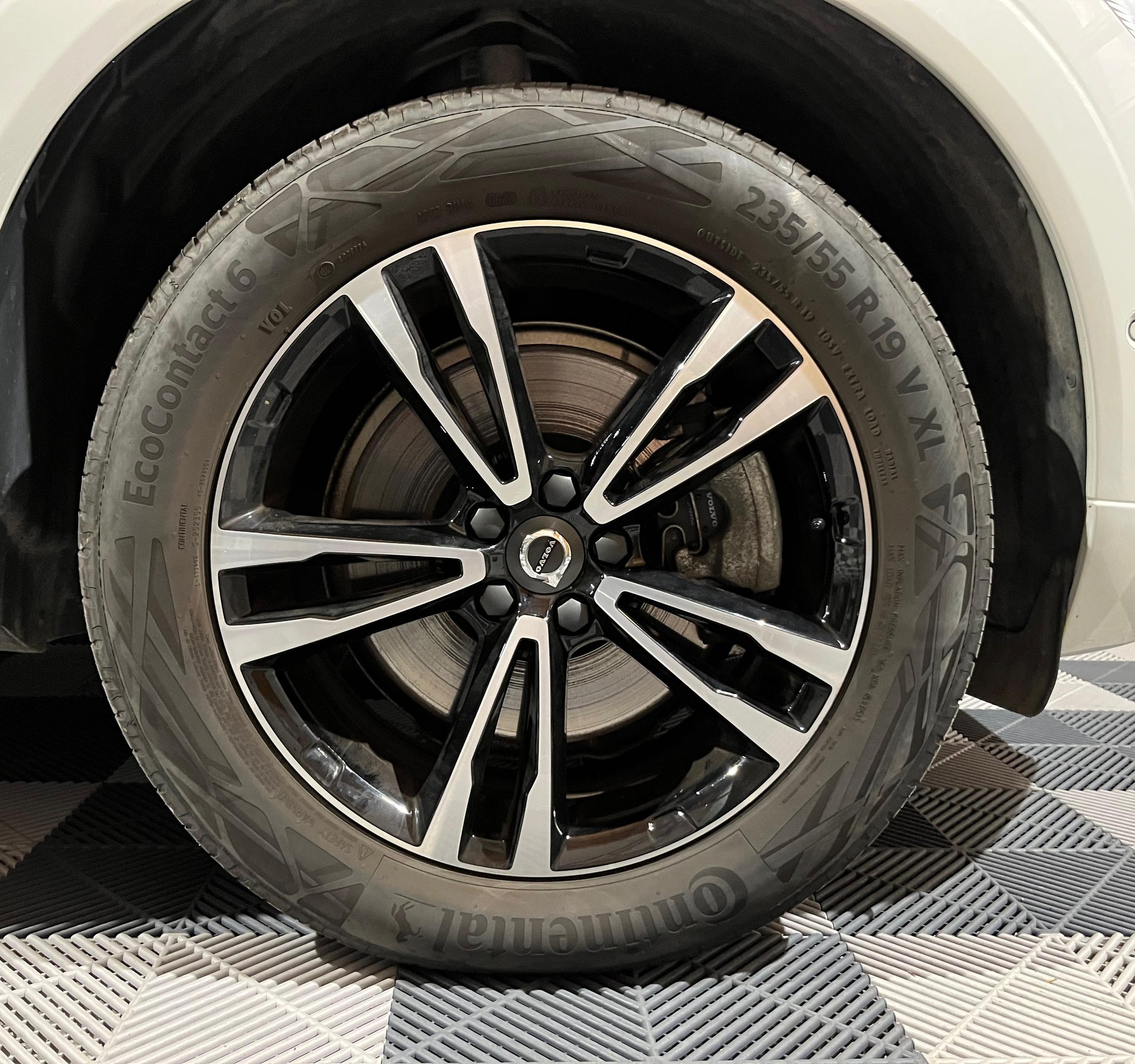 VOLVO XC60 T8 eAWD Momentum Geartronic-image-6