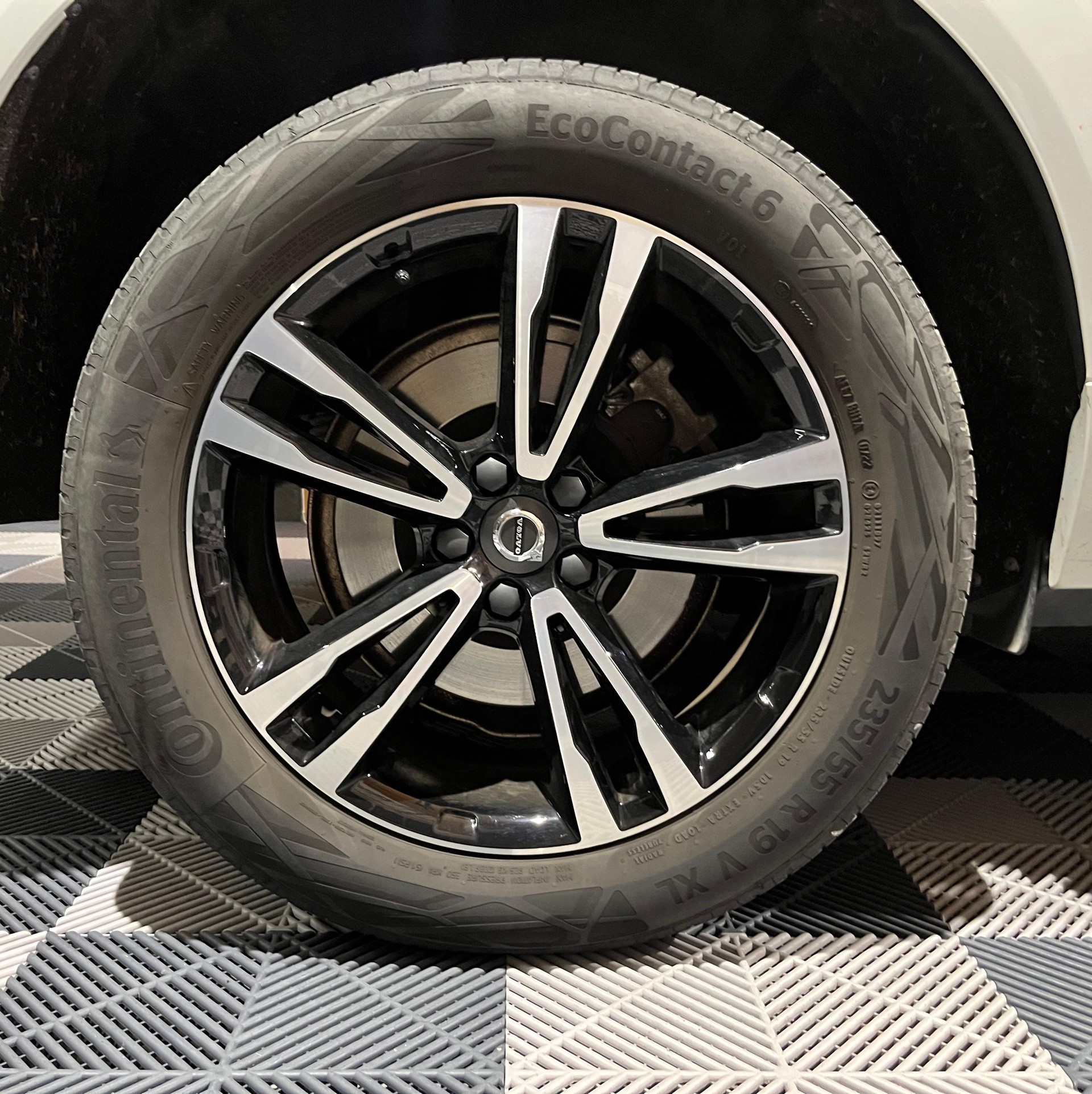 VOLVO XC60 T8 eAWD Momentum Geartronic-image-7