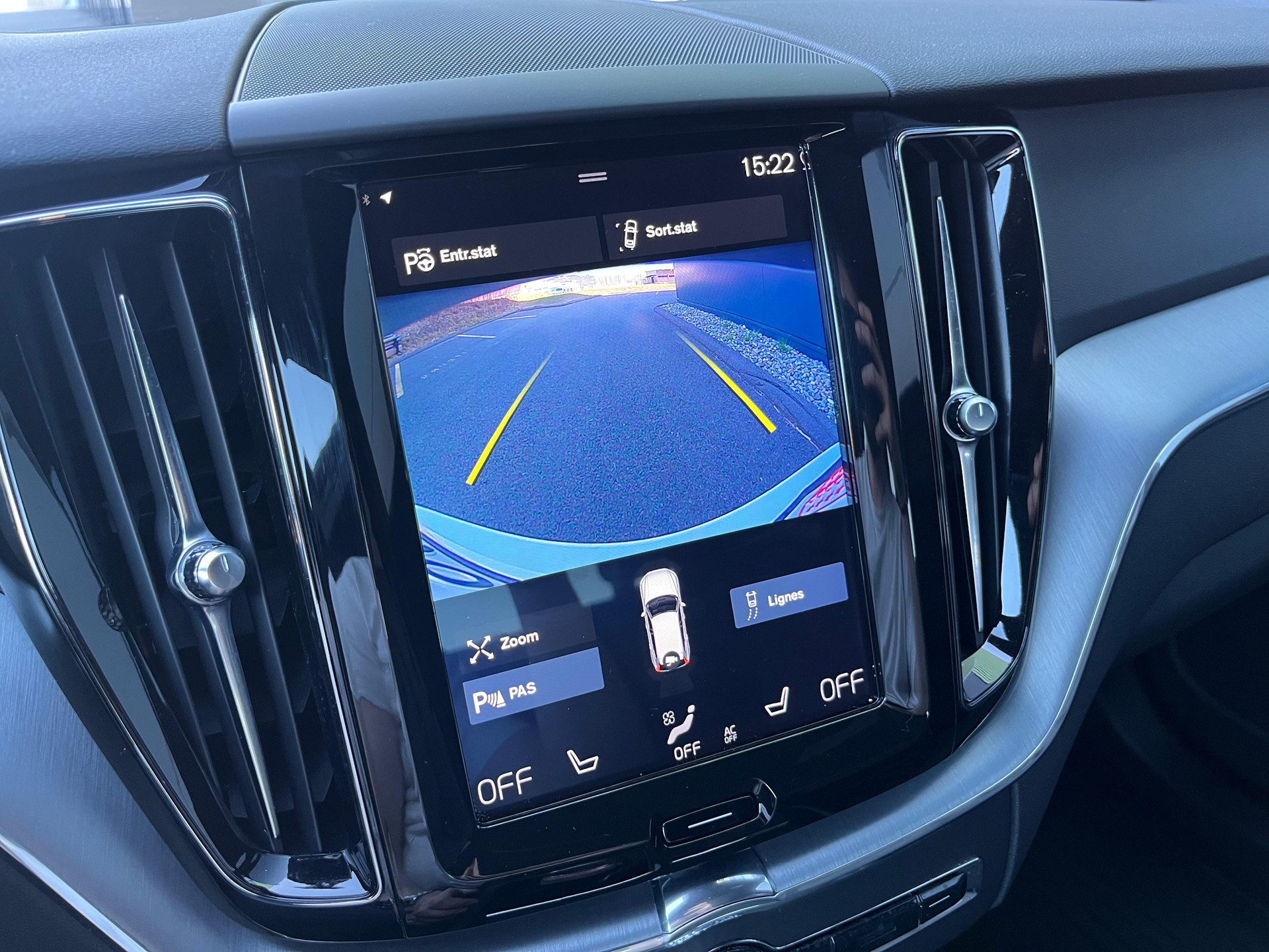 VOLVO XC60 T8 eAWD Momentum Geartronic-image-18