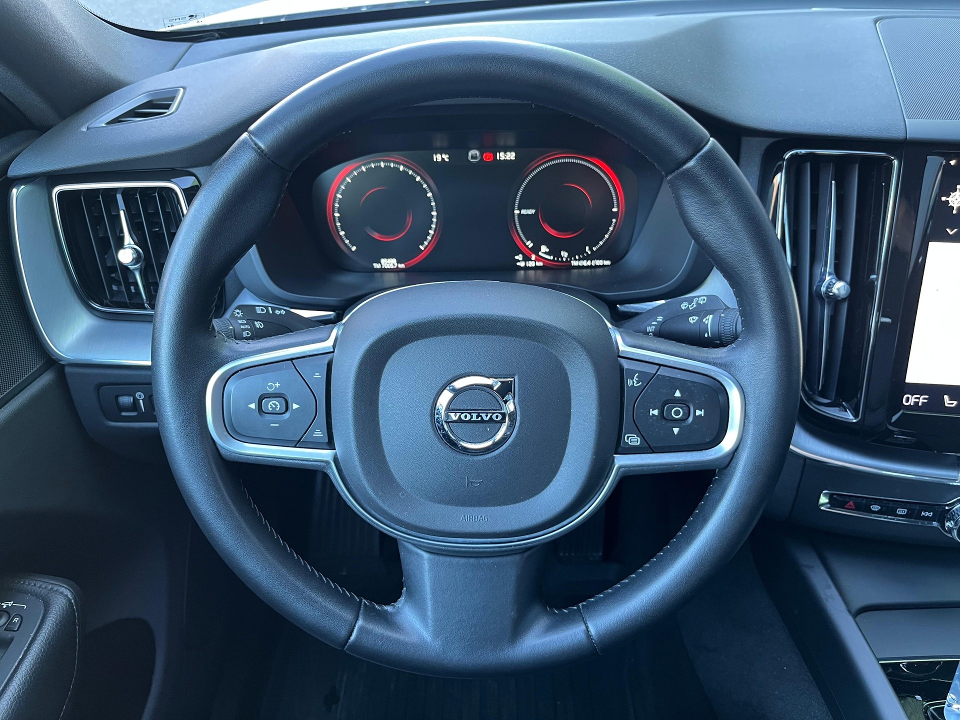 VOLVO XC60 T8 eAWD Momentum Geartronic-image-15