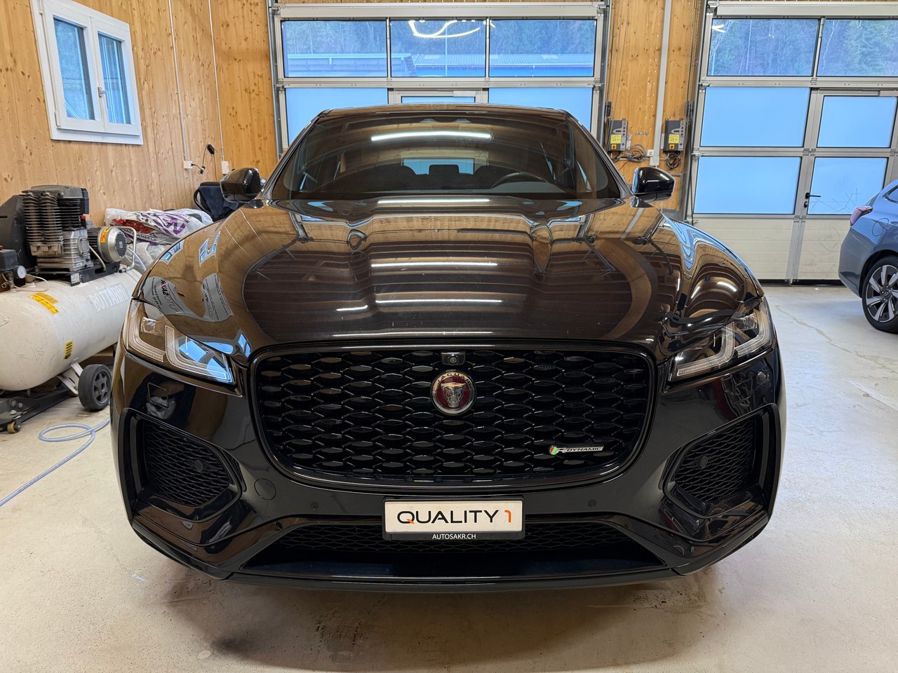 JAGUAR F-Pace 3.0 D300 R-Dynamic MHEV SE AWD-showroom-element-2