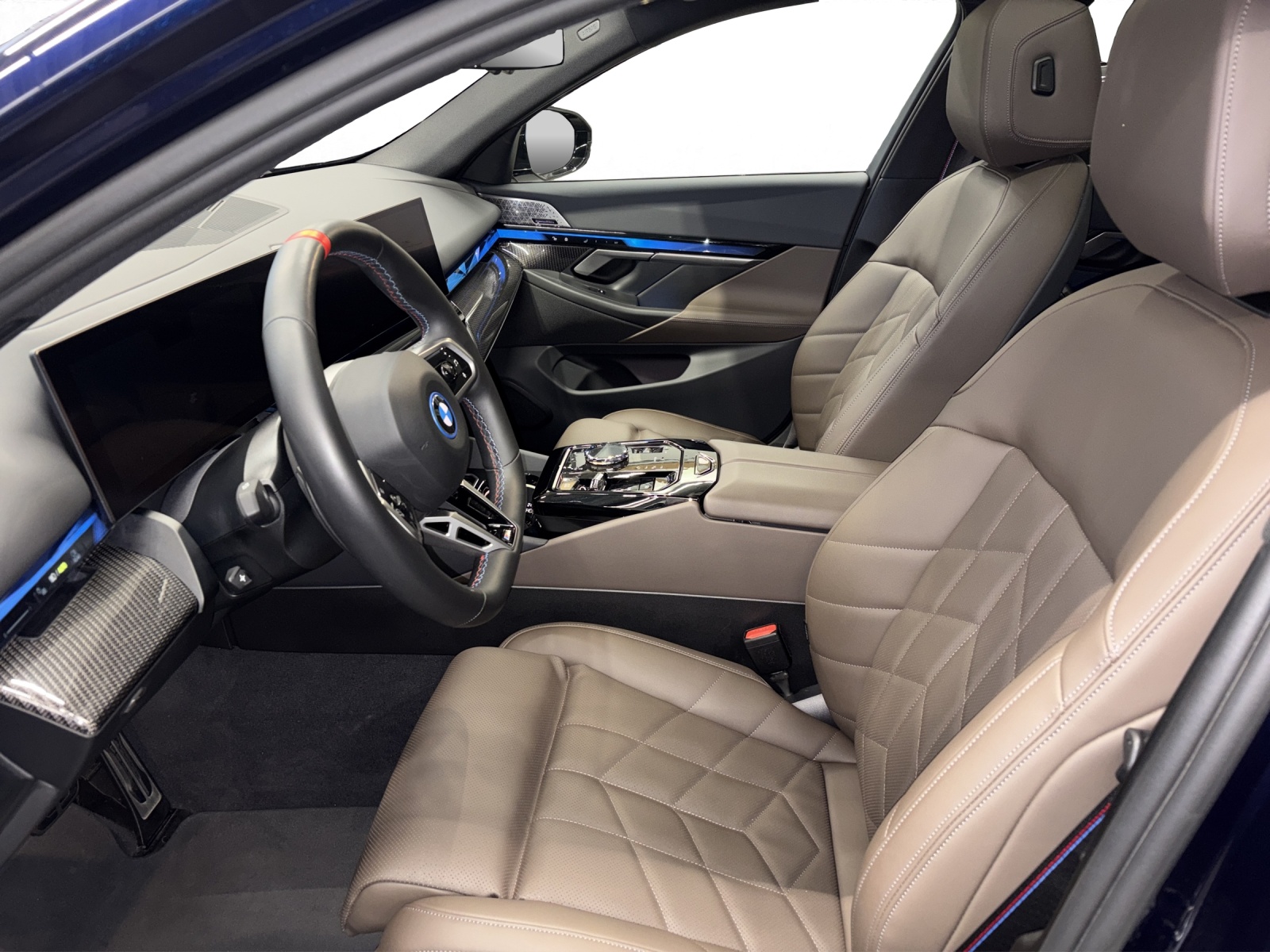 BMW i5 M60 xDrive Touring-image-9