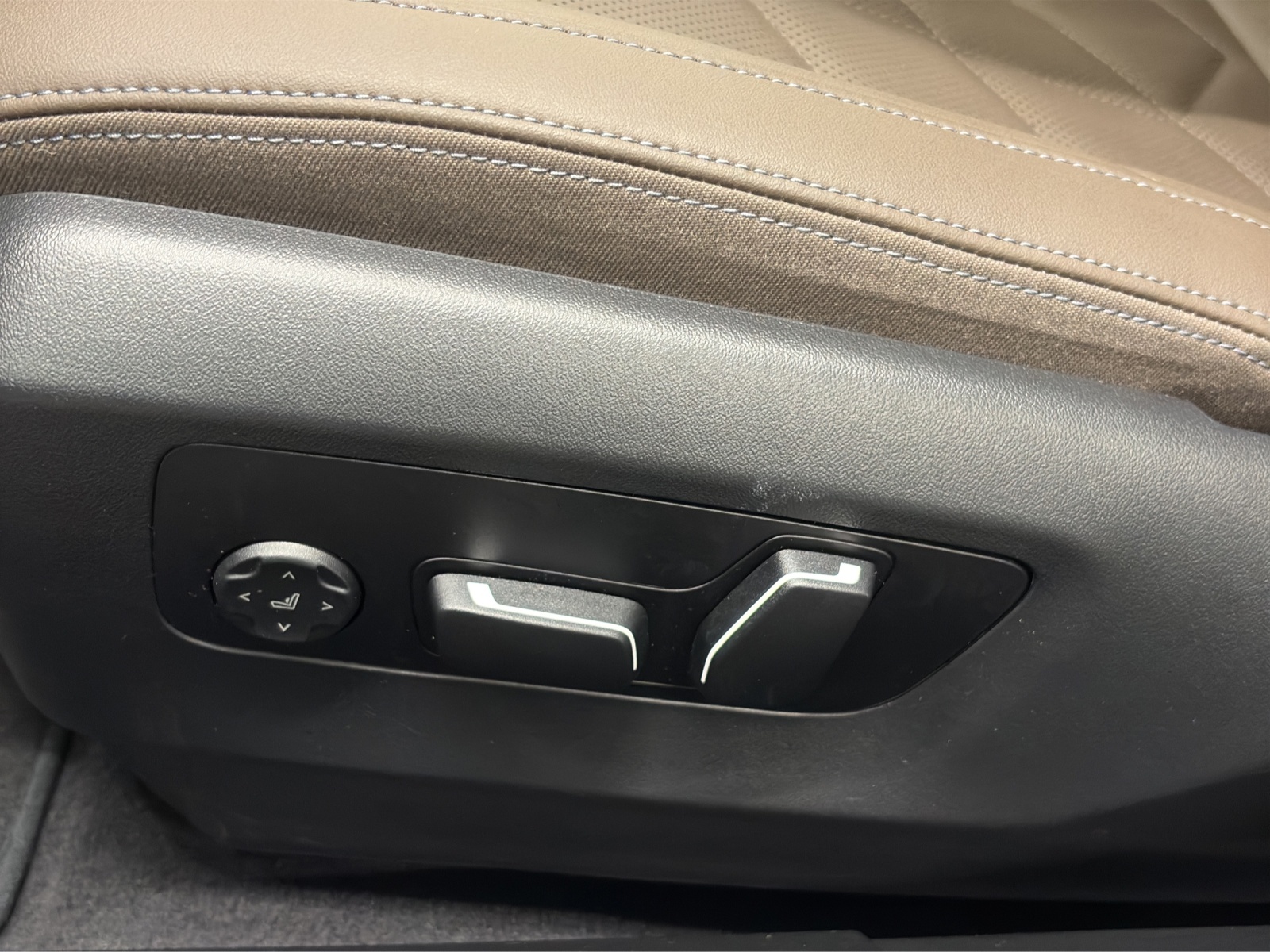 BMW i5 M60 xDrive Touring-image-17
