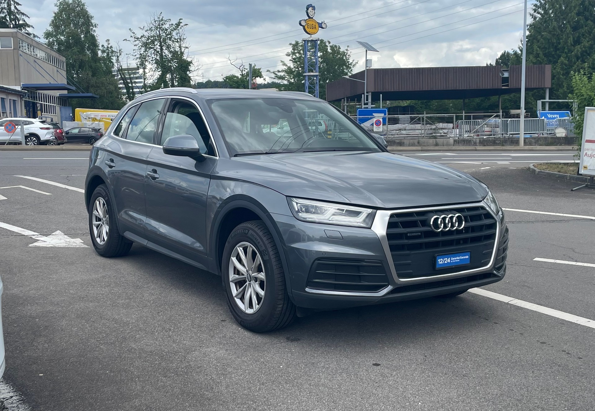 AUDI Q5 35 TDI quattro S-tronic-image-2