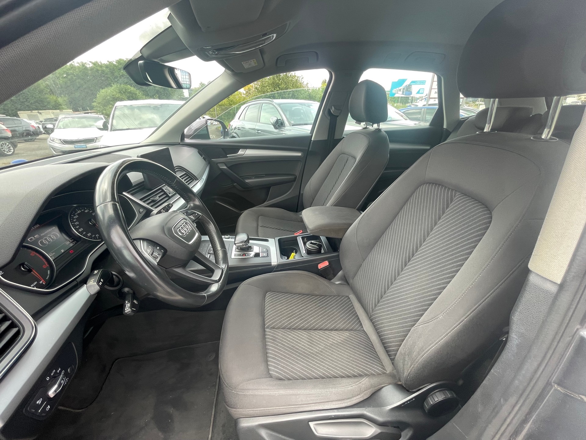 AUDI Q5 35 TDI quattro S-tronic-image-9