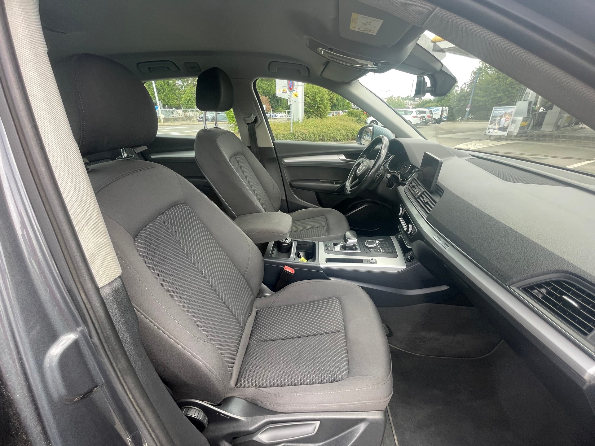 AUDI Q5 35 TDI quattro S-tronic-image-8