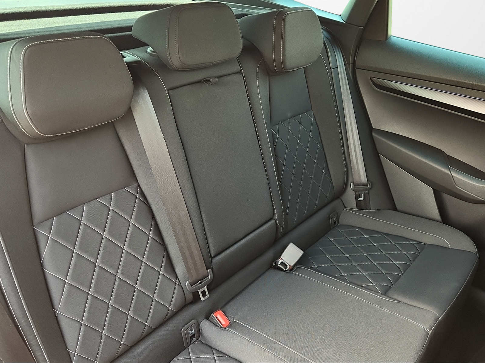 SKODA Karoq 1.5 TSI SportLine DSG-image-12