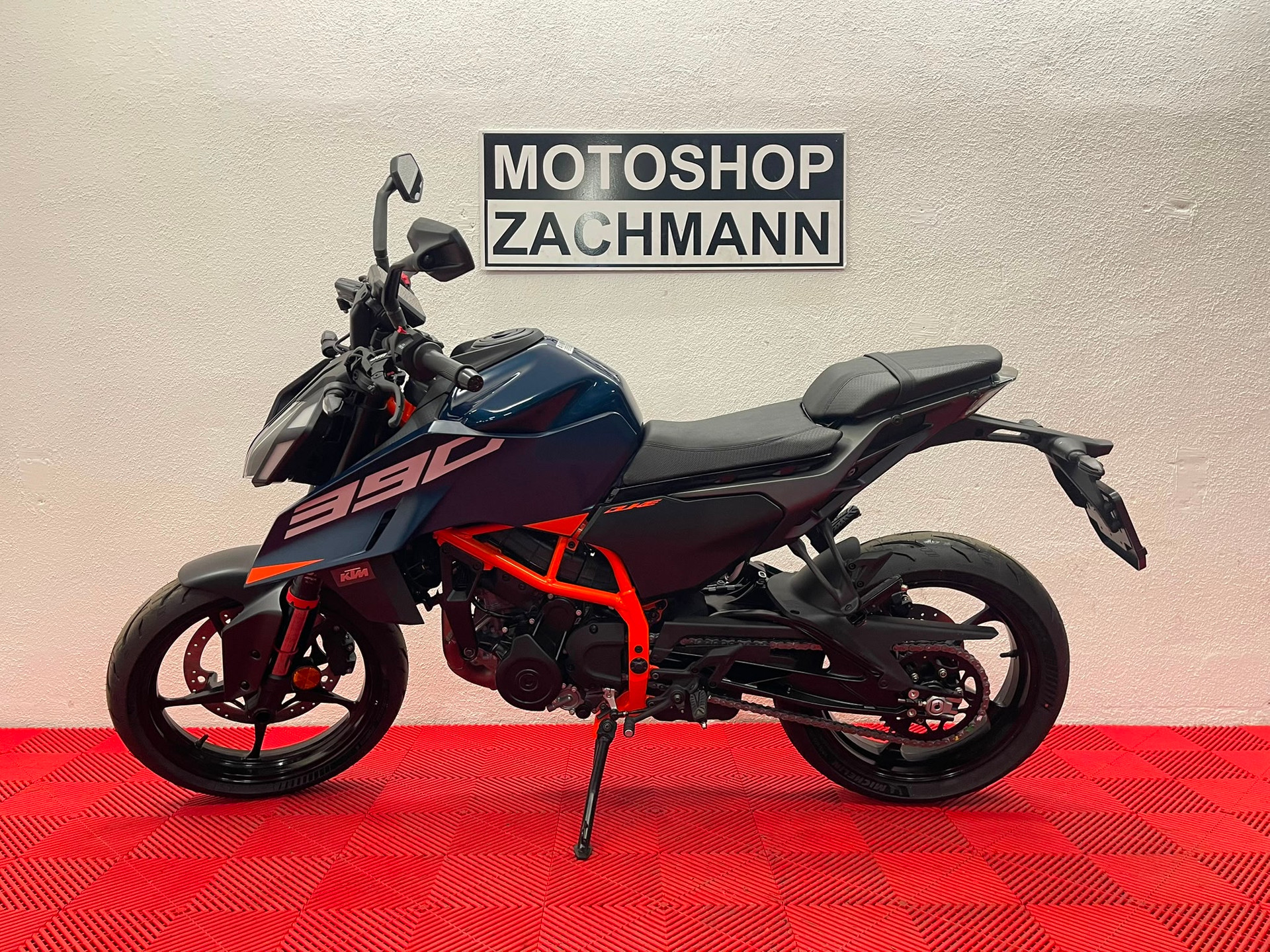 KTM 390 Duke-showroom-element-3