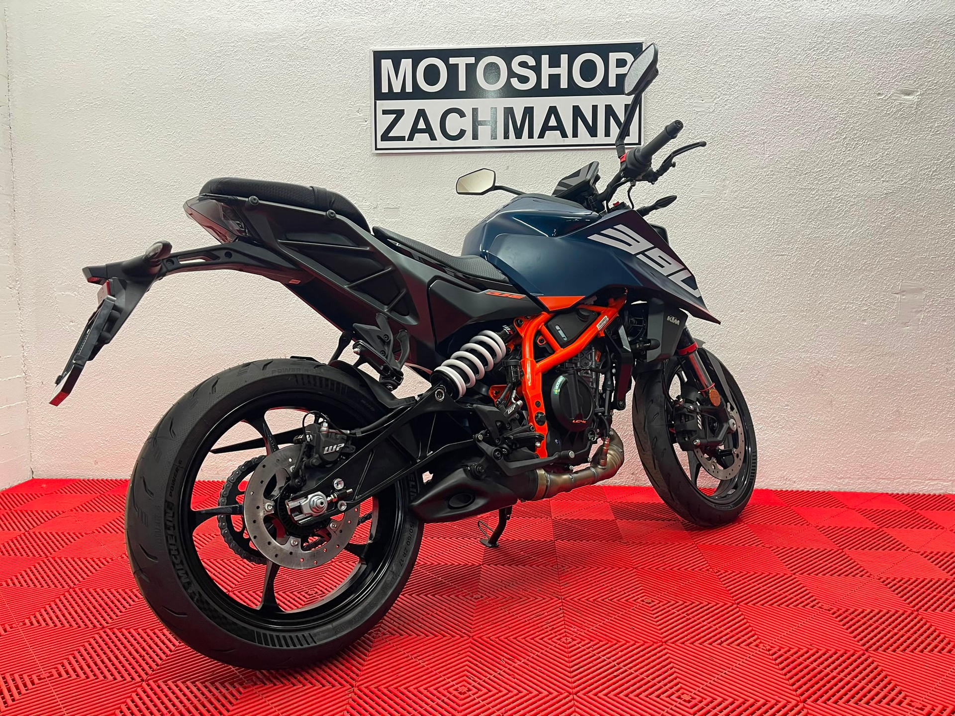 KTM 390 Duke-image-5