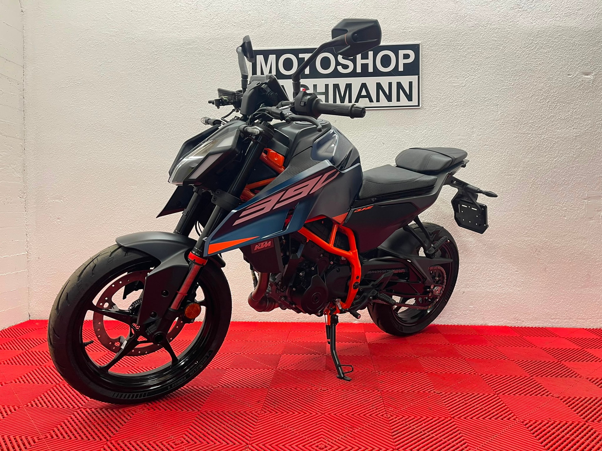 KTM 390 Duke-showroom-element-2