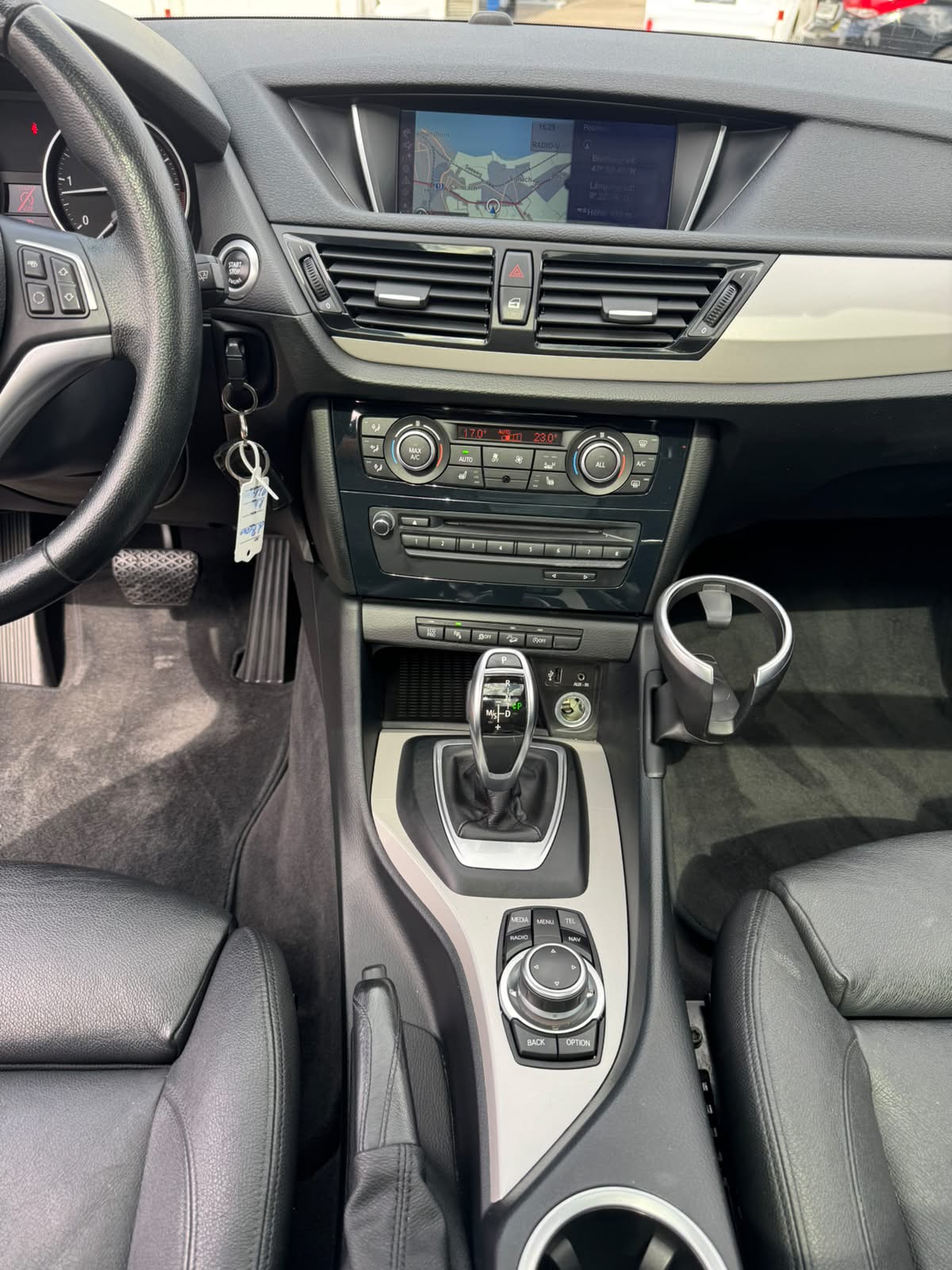 BMW X1 xDrive 18d-image-12