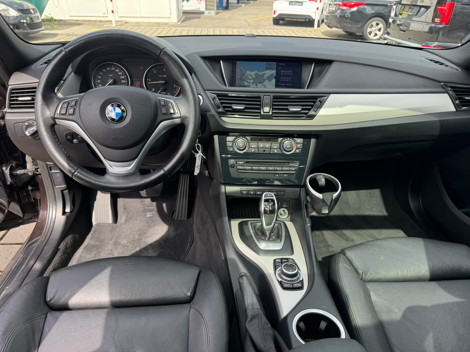 BMW X1 xDrive 18d-image-10