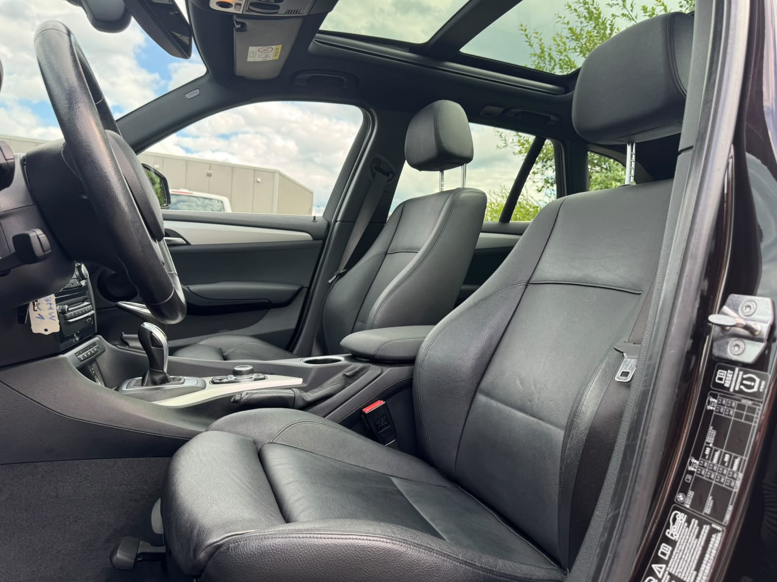 BMW X1 xDrive 18d-image-13