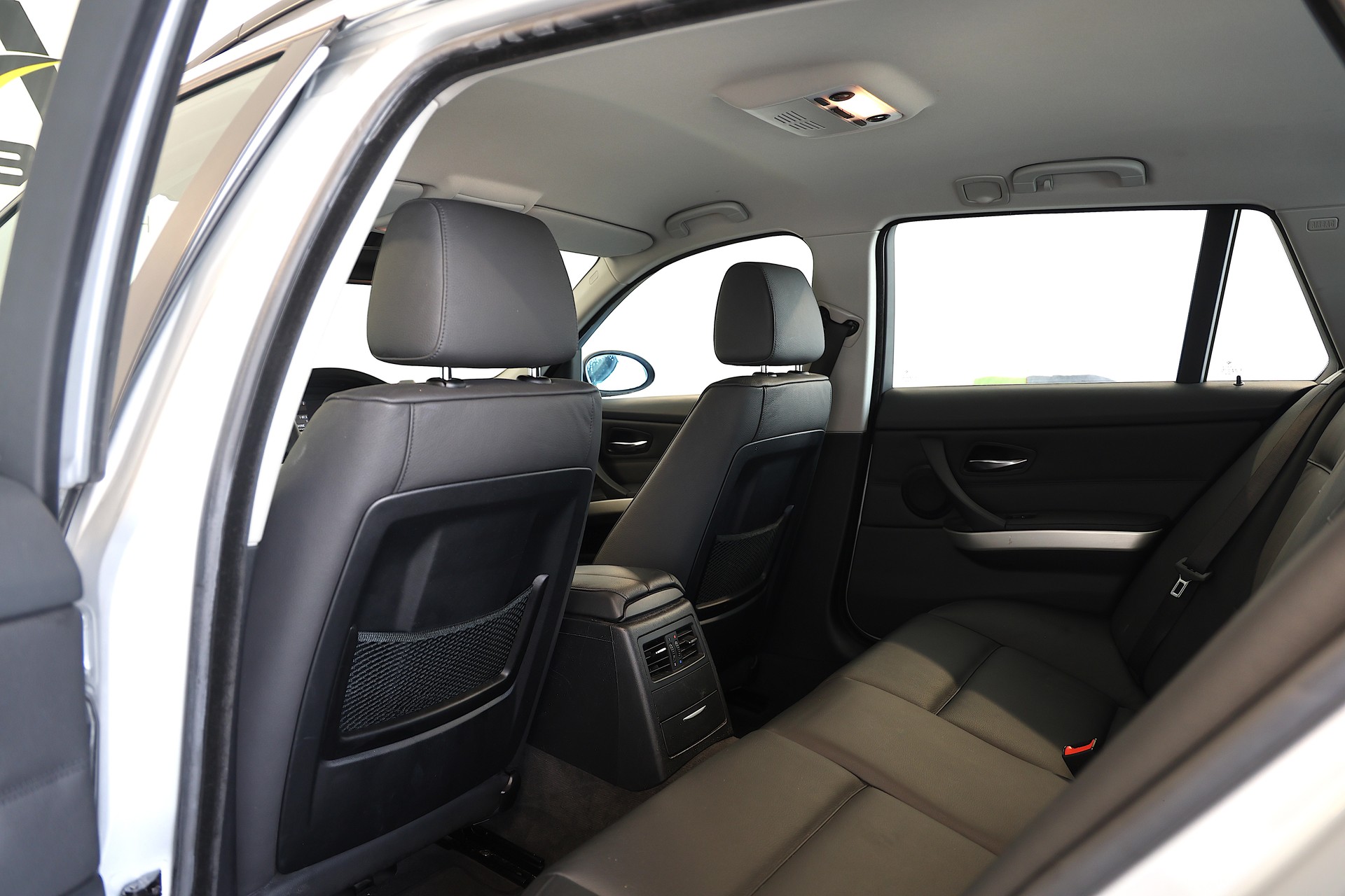 BMW 325i Touring-image-17