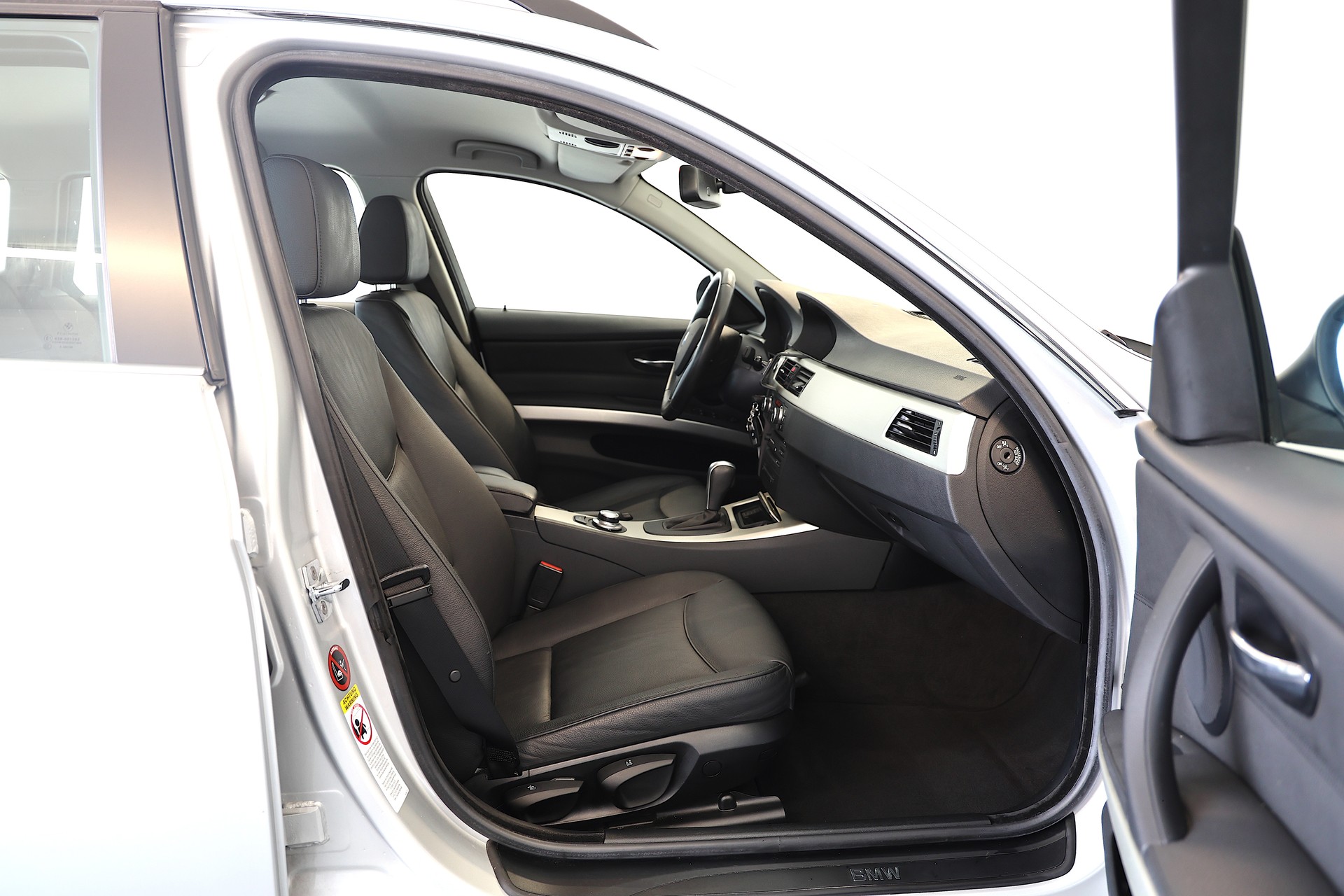 BMW 325i Touring-image-13