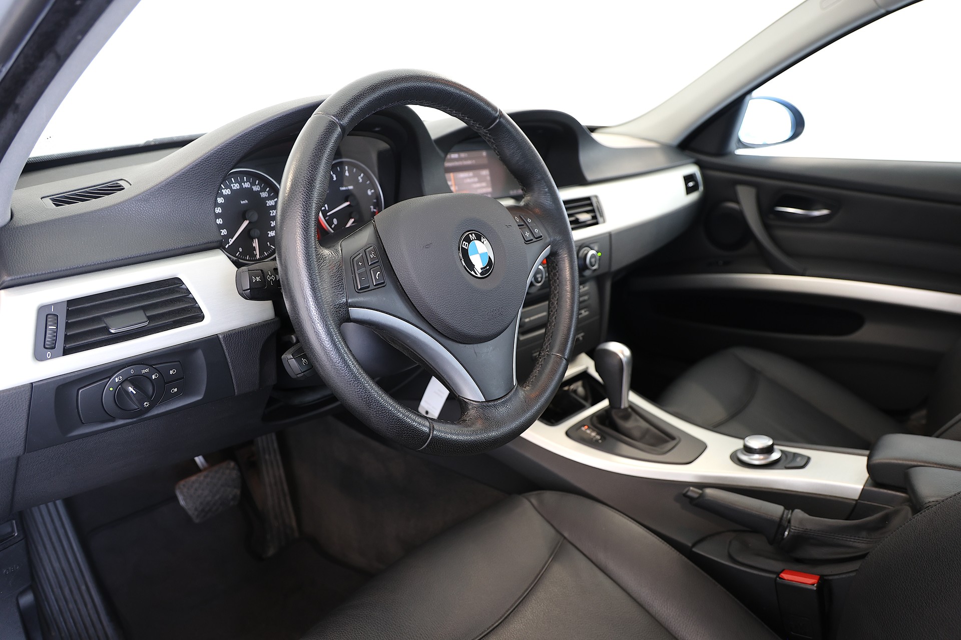 BMW 325i Touring-image-9