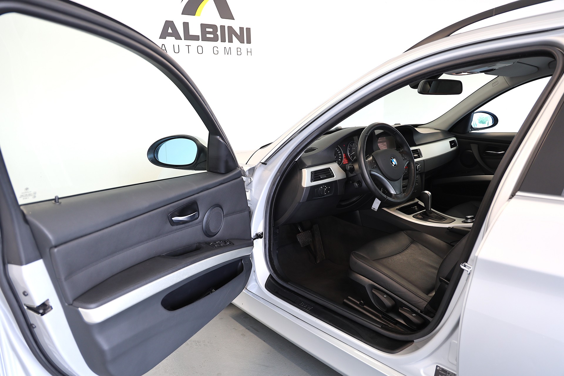 BMW 325i Touring-image-6