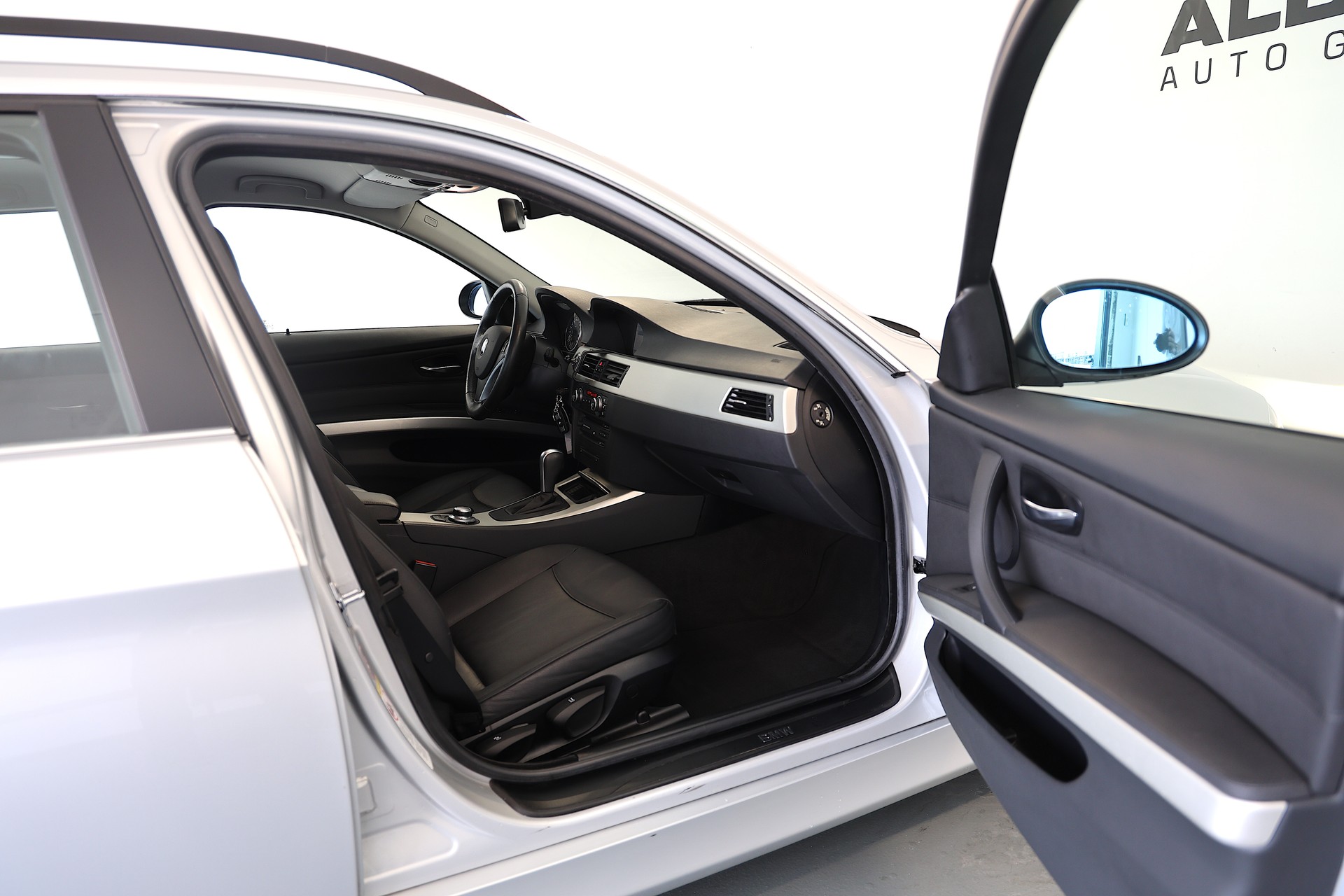 BMW 325i Touring-image-12