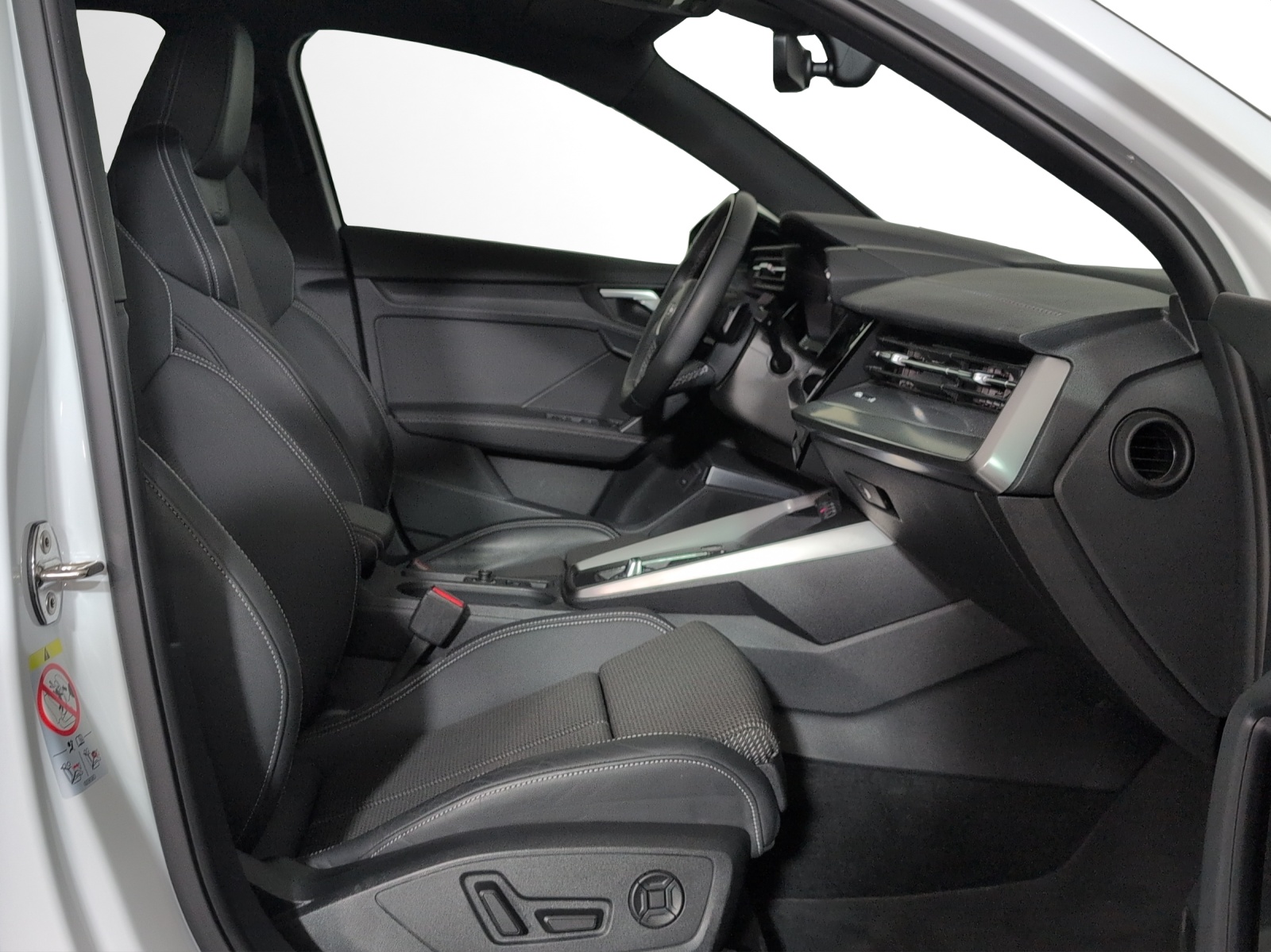 AUDI A3 Sportback 35 TFSI S line Attraction S-tronic-image-6