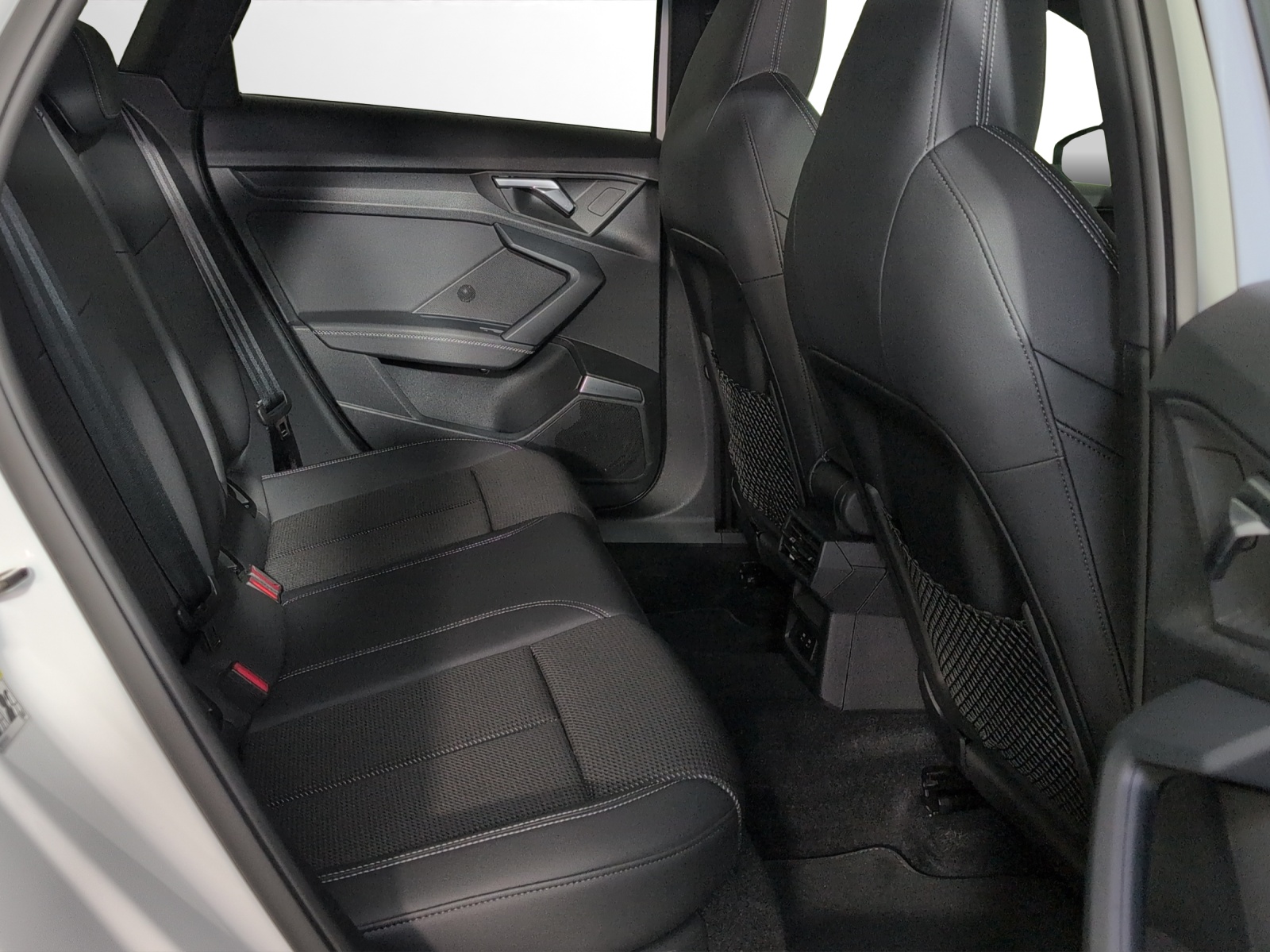 AUDI A3 Sportback 35 TFSI S line Attraction S-tronic-image-8
