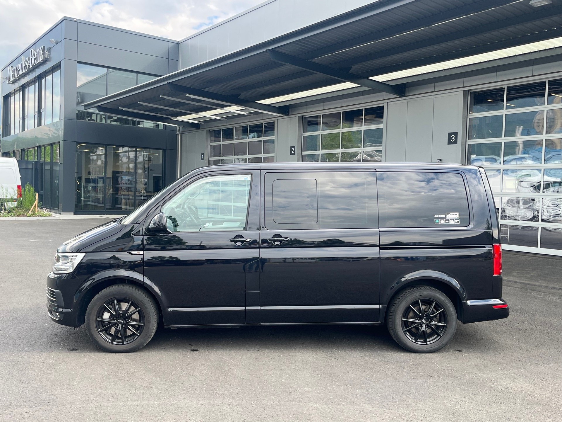 VW T6 Multivan 2.0 TDI 204 High 4m-image-1
