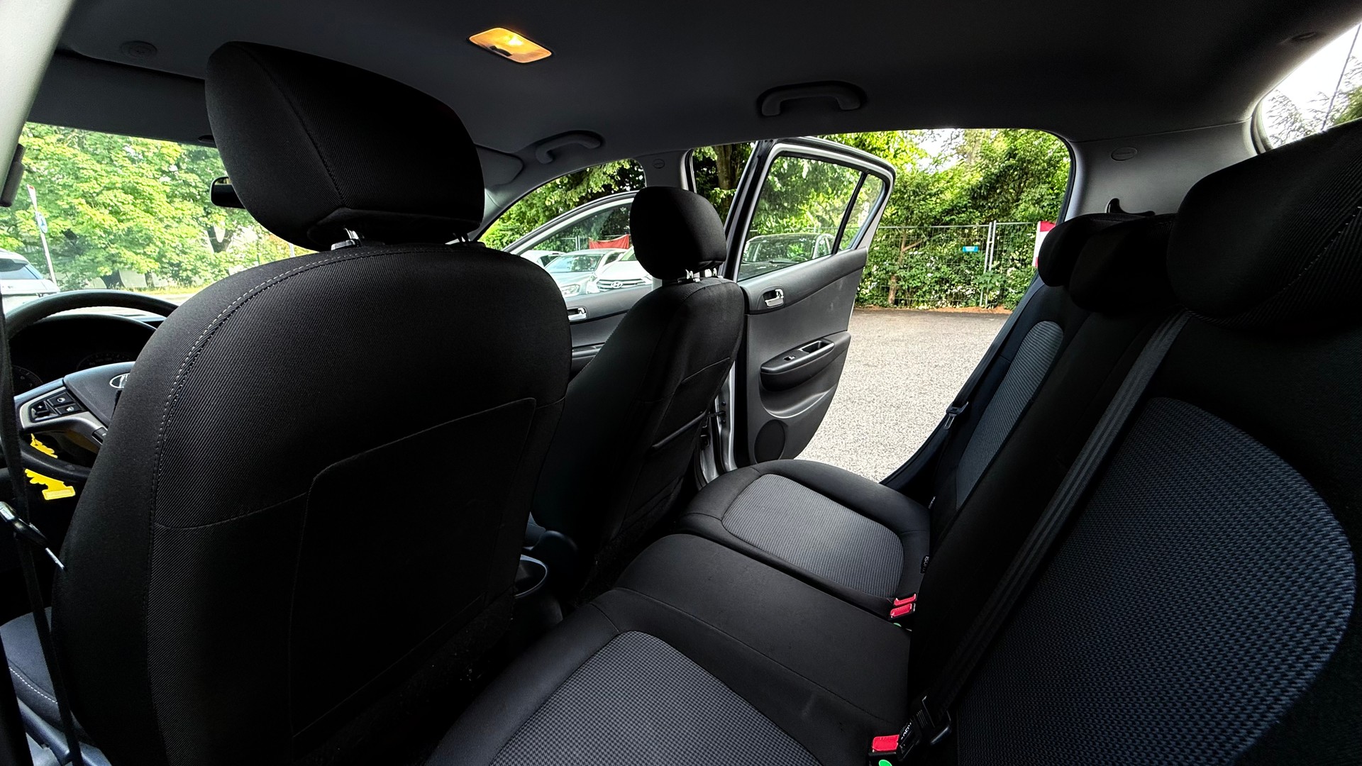 HYUNDAI i20 1.4 Premium Automatic-image-8