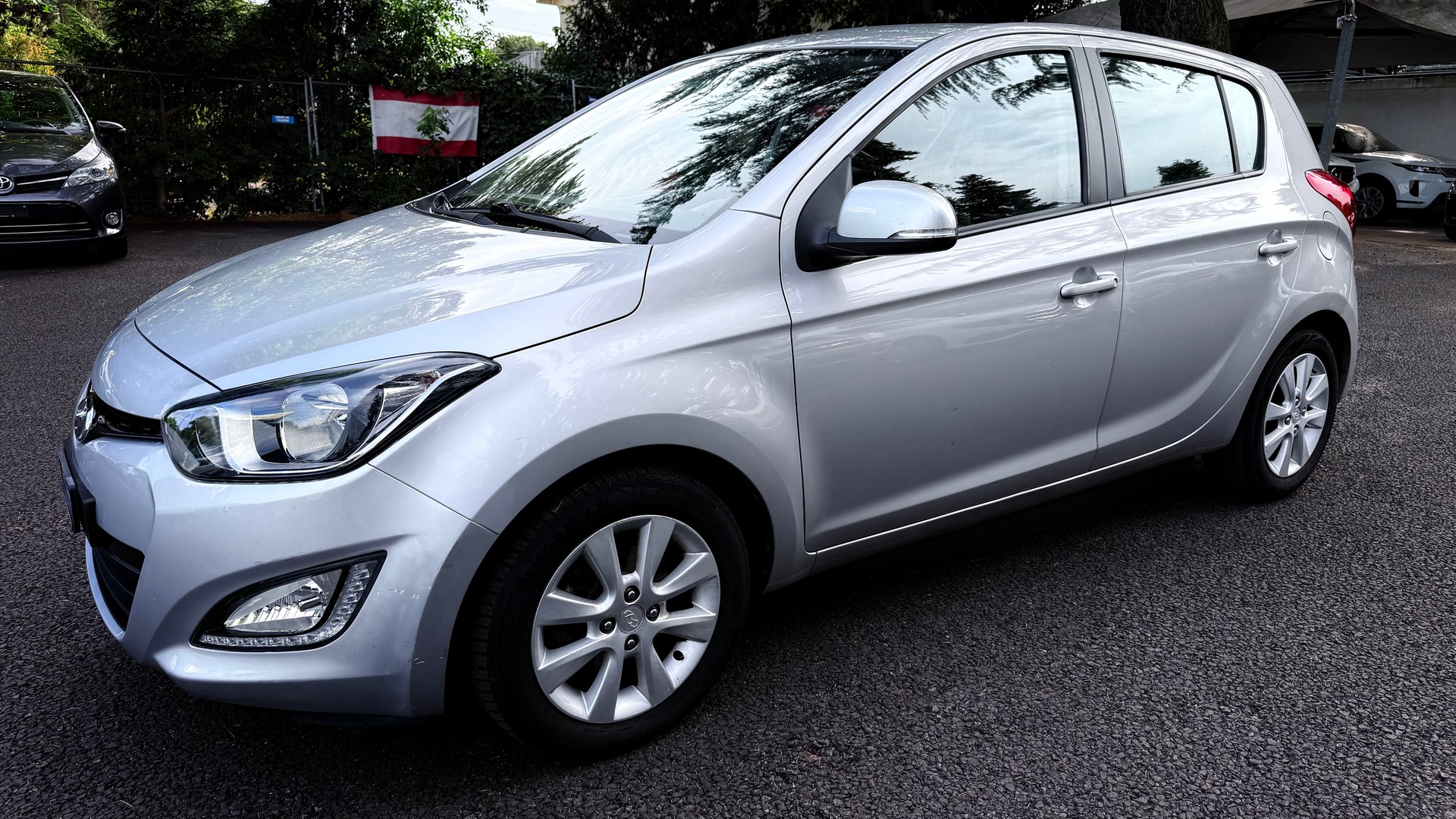 HYUNDAI i20 1.4 Premium Automatic-image-2