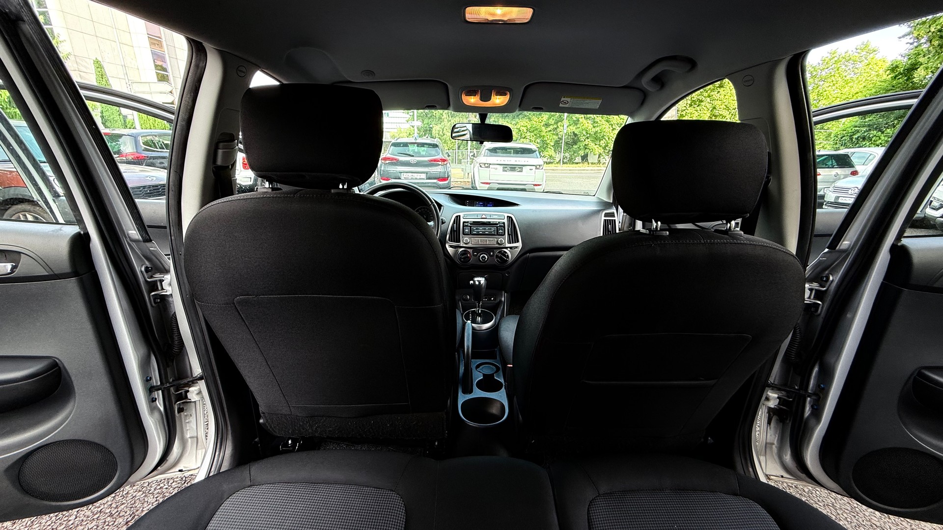 HYUNDAI i20 1.4 Premium Automatic-image-7
