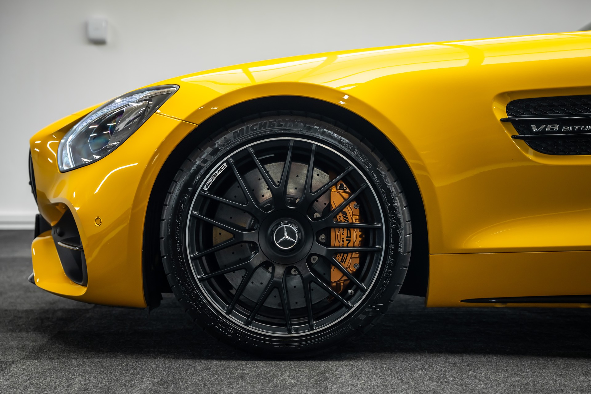 MERCEDES-BENZ * AMG GT CABRIOLET * TOP ZUSTAND * KERAMIK BREMSEN * AMG PERFORMANCE SITZE * LEASING AB 1024.--showroom-element-1