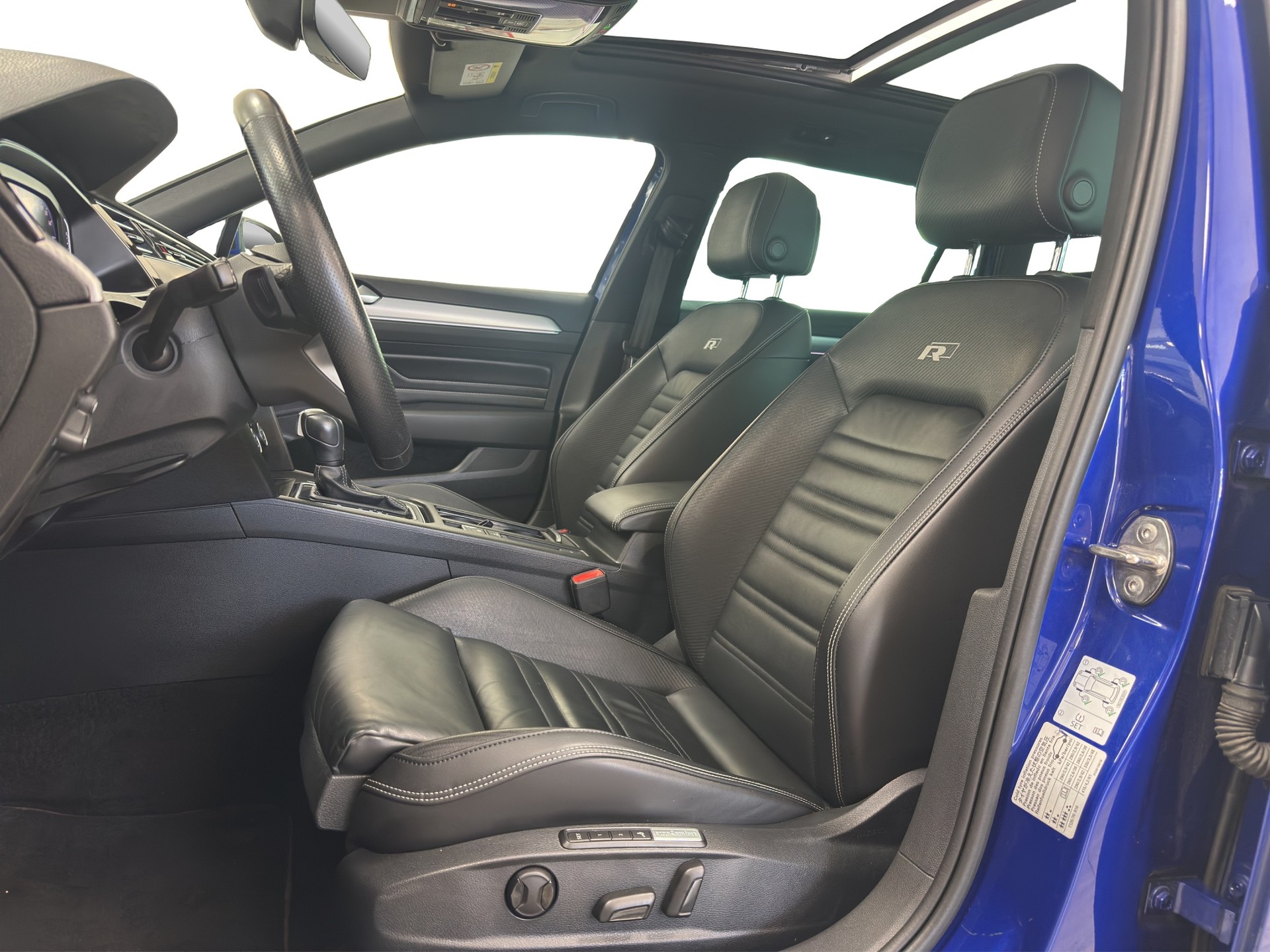 VW Passat 2.0 TDI BMT R-Line 4Motion DSG-image-21