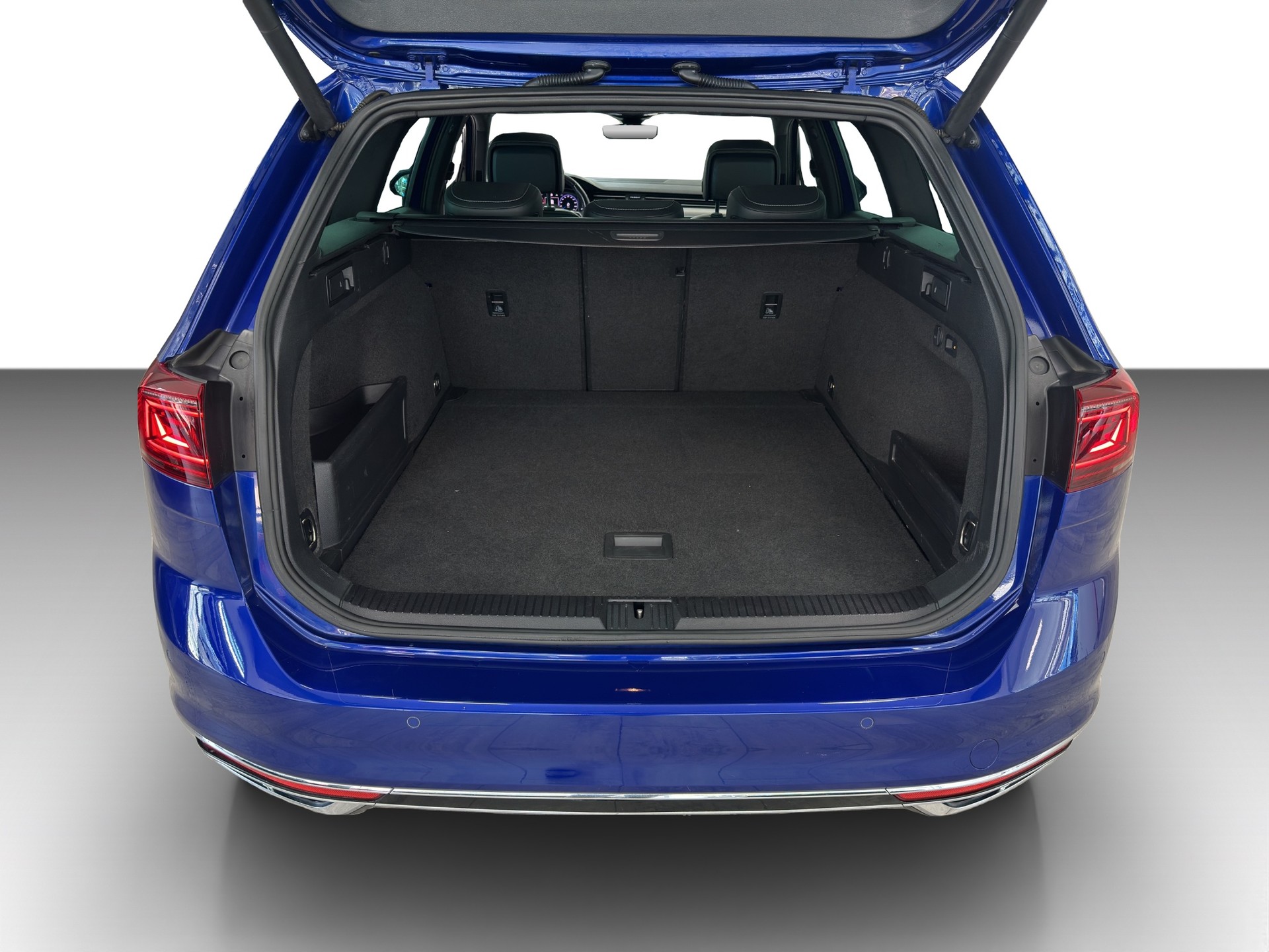 VW Passat 2.0 TDI BMT R-Line 4Motion DSG-image-13