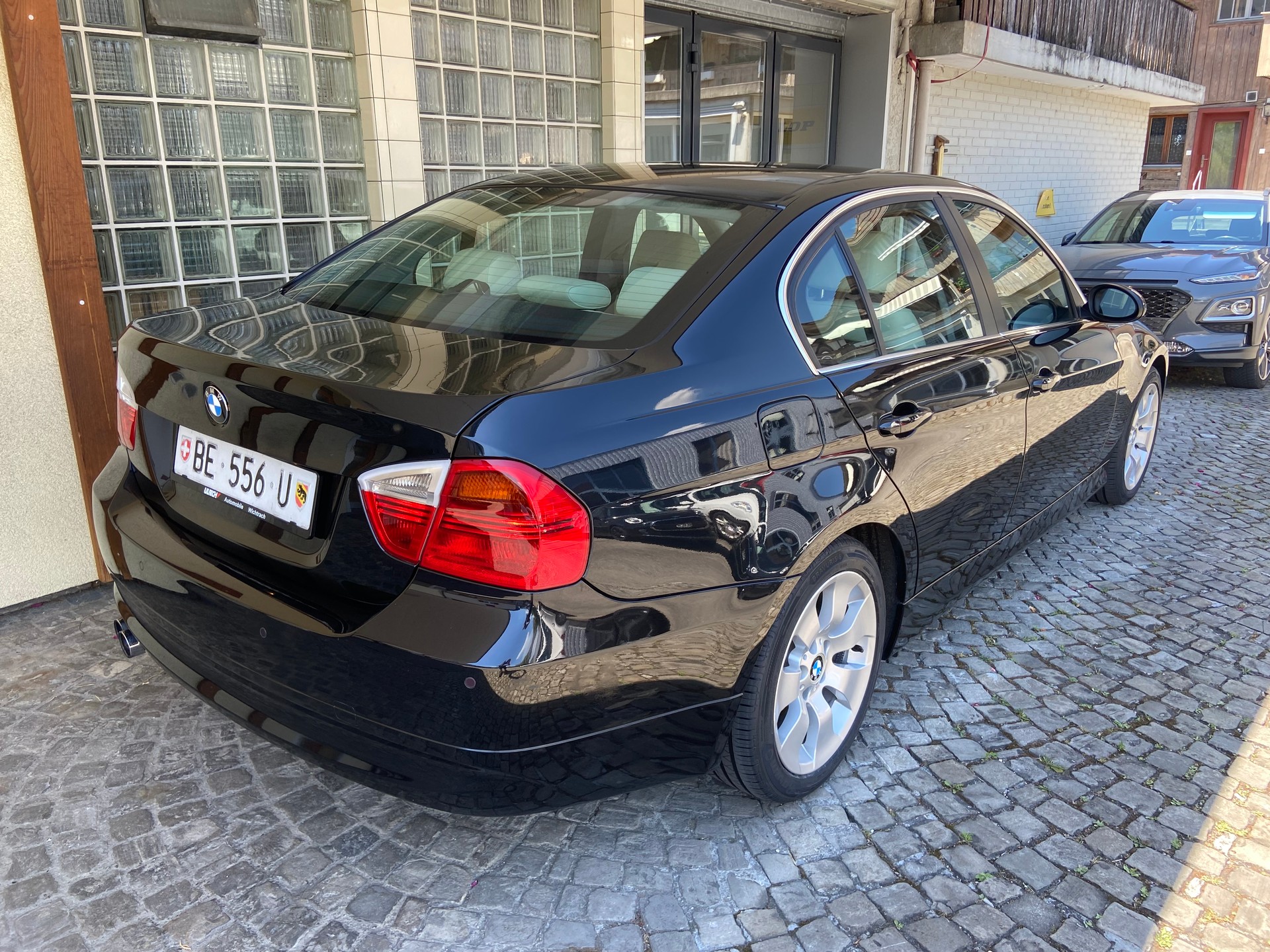 BMW 325xi-image-5