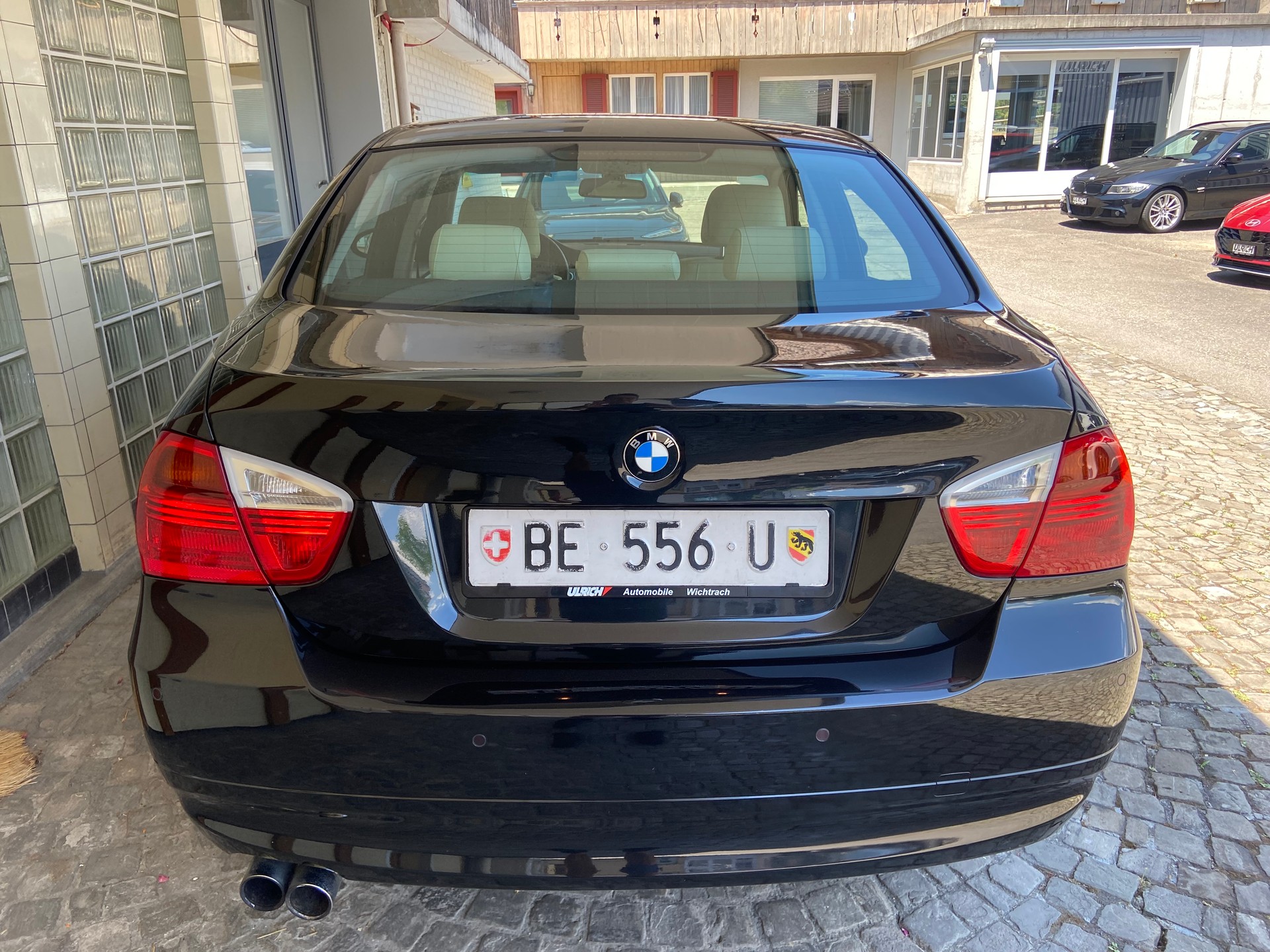BMW 325xi-image-6